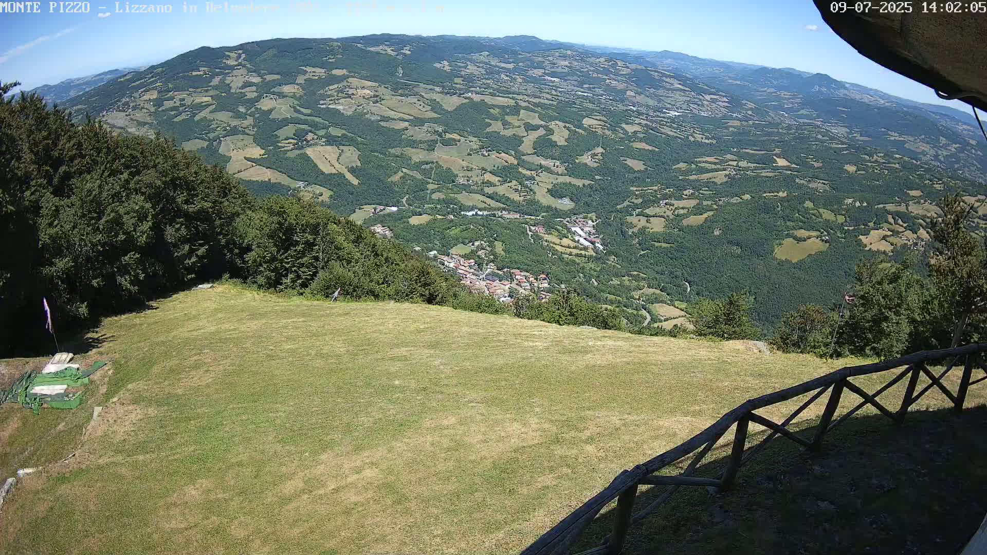 Parco Corno alle Scale, Mount Pizzo Paragliding Runway  Live Cam - Lizzano in Belvedere, Emilia-Romagna, Italy