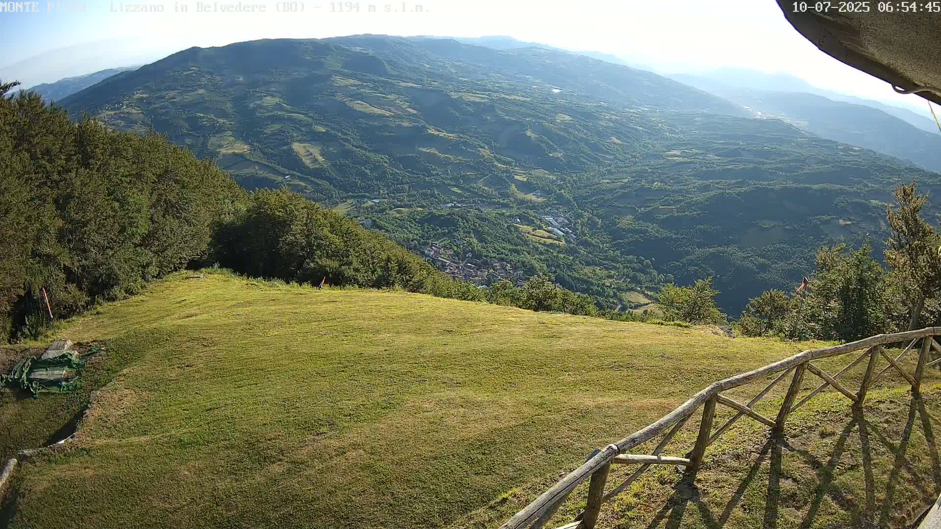 Parco Corno alle Scale, Mount Pizzo Paragliding Runway  Live Cam - Lizzano in Belvedere, Emilia-Romagna, Italy