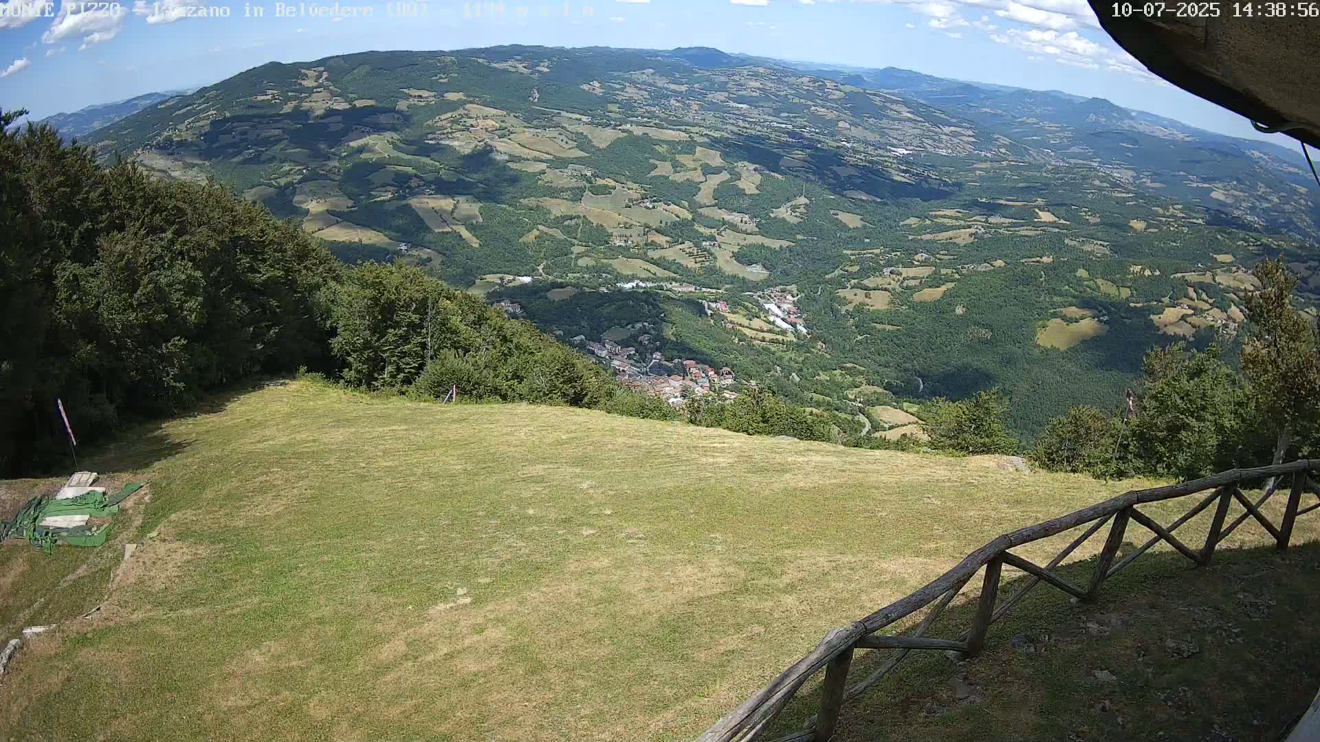 Parco Corno alle Scale, Mount Pizzo Paragliding Runway  Live Cam - Lizzano in Belvedere, Emilia-Romagna, Italy