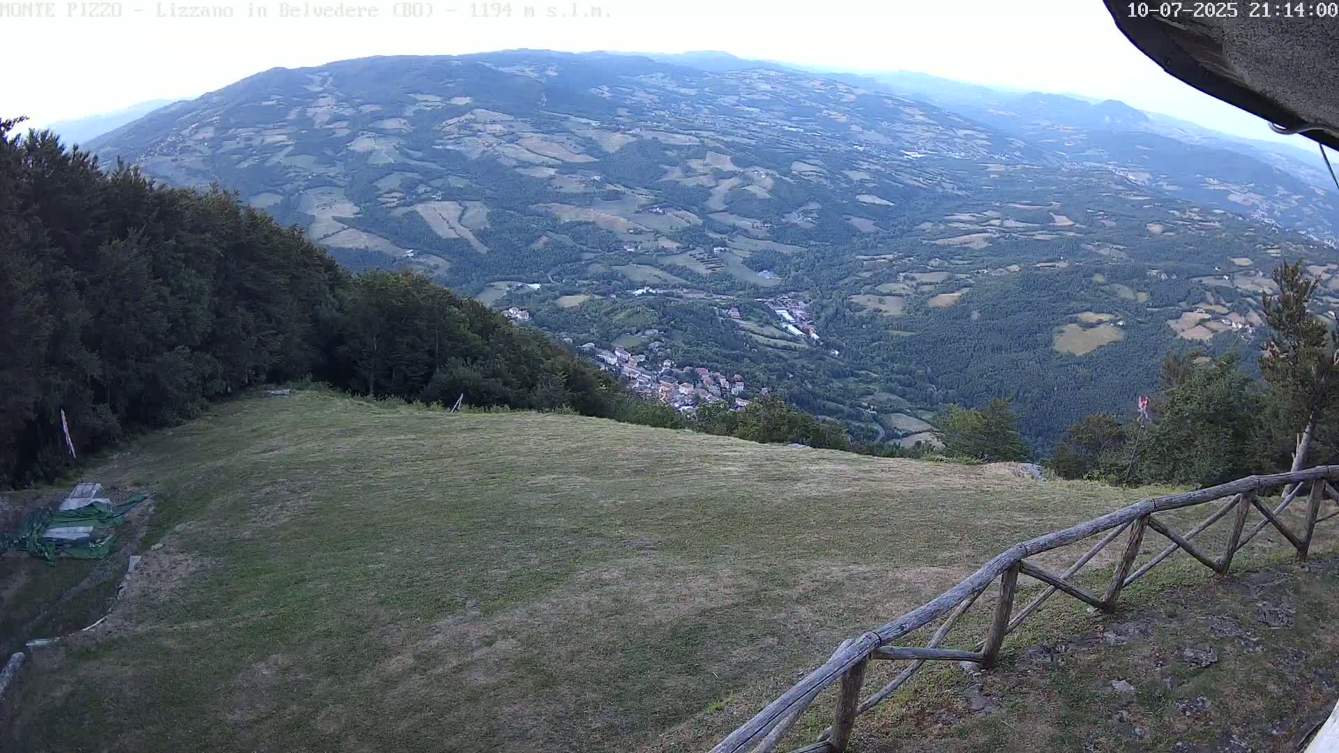 Parco Corno alle Scale, Mount Pizzo Paragliding Runway  Live Cam - Lizzano in Belvedere, Emilia-Romagna, Italy