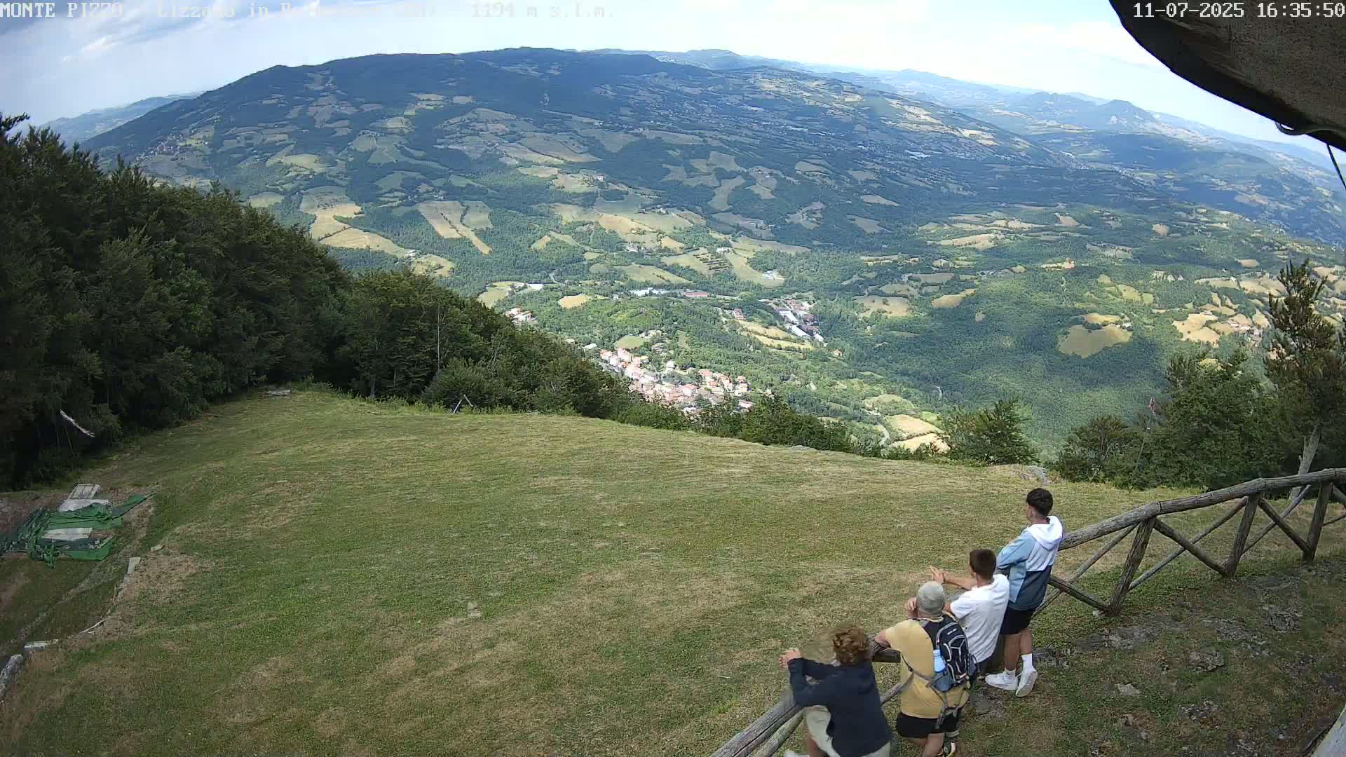 Parco Corno alle Scale, Mount Pizzo Paragliding Runway  Live Cam - Lizzano in Belvedere, Emilia-Romagna, Italy