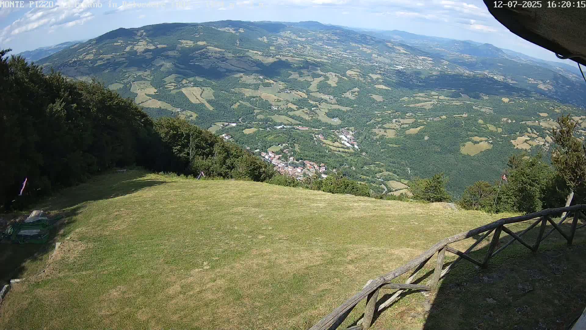 Parco Corno alle Scale, Mount Pizzo Paragliding Runway  Live Cam - Lizzano in Belvedere, Emilia-Romagna, Italy