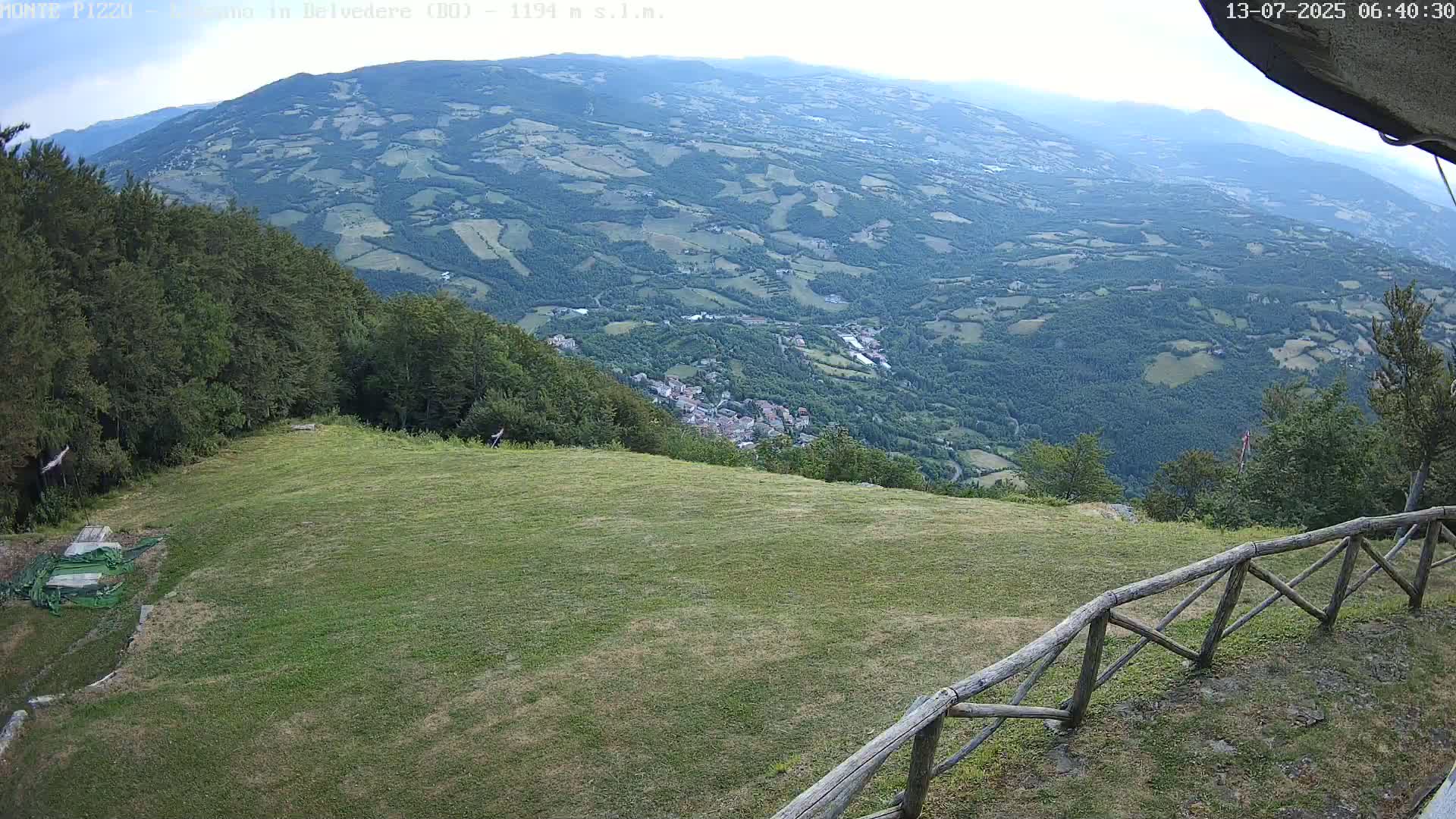 Parco Corno alle Scale, Mount Pizzo Paragliding Runway  Live Cam - Lizzano in Belvedere, Emilia-Romagna, Italy