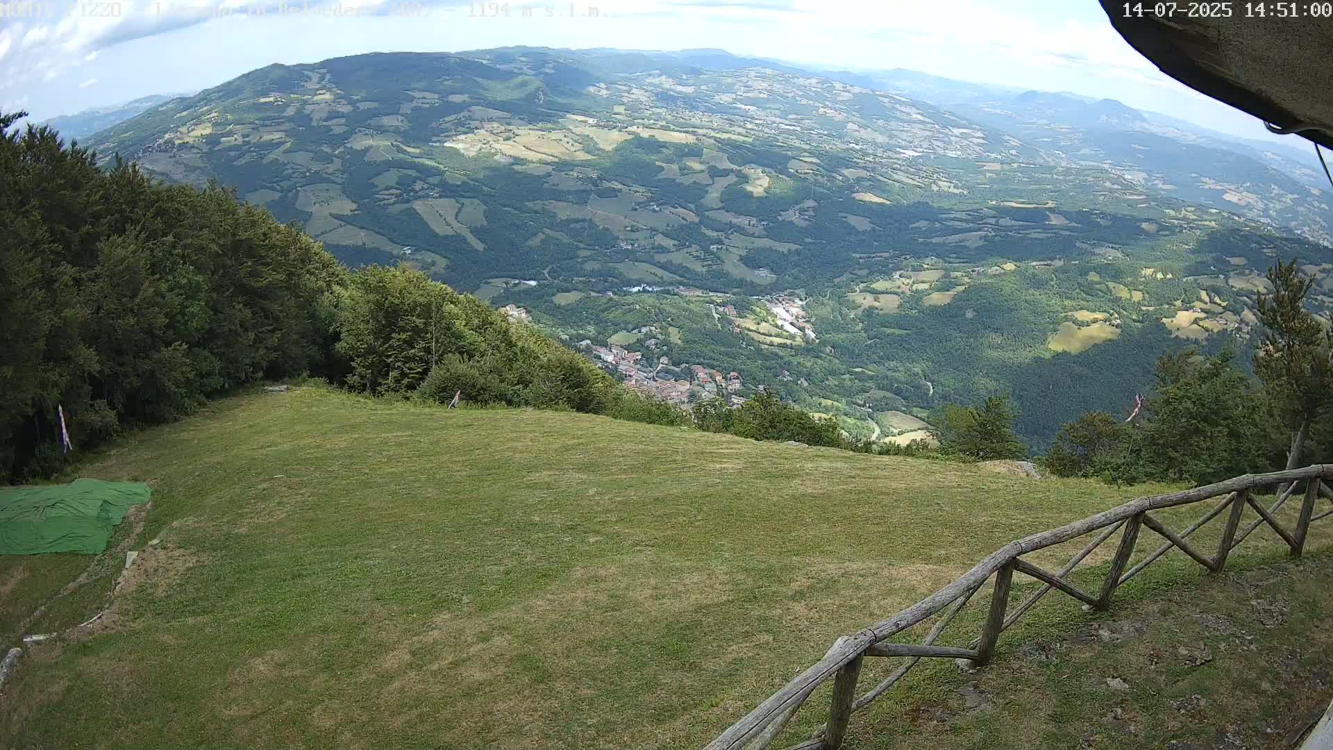 Parco Corno alle Scale, Mount Pizzo Paragliding Runway  Live Cam - Lizzano in Belvedere, Emilia-Romagna, Italy