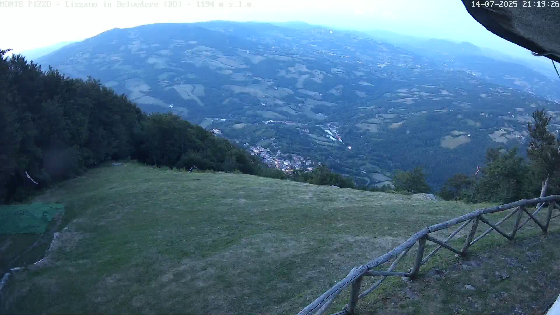 Parco Corno alle Scale, Mount Pizzo Paragliding Runway  Live Cam - Lizzano in Belvedere, Emilia-Romagna, Italy