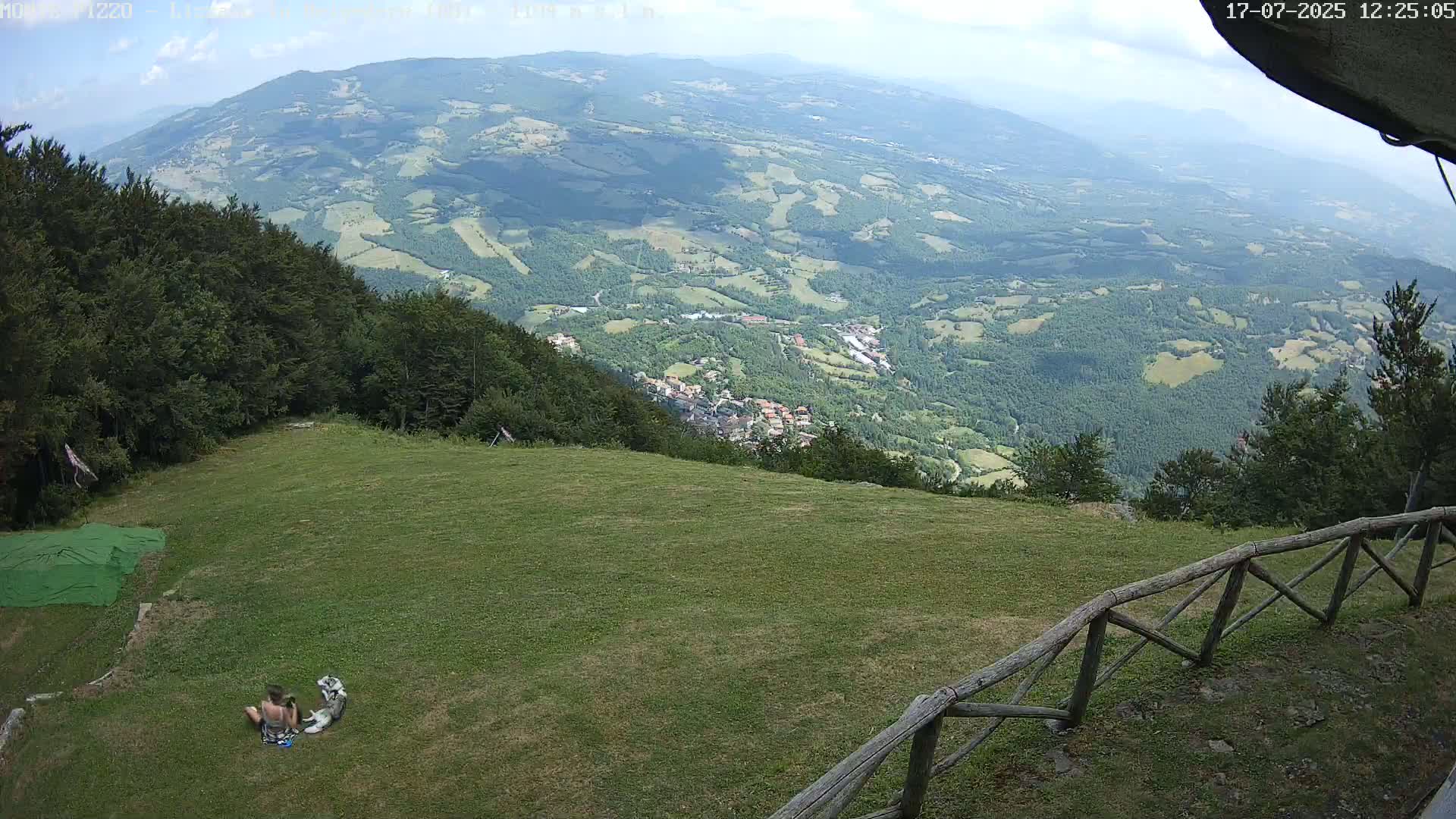 Parco Corno alle Scale, Mount Pizzo Paragliding Runway  Live Cam - Lizzano in Belvedere, Emilia-Romagna, Italy