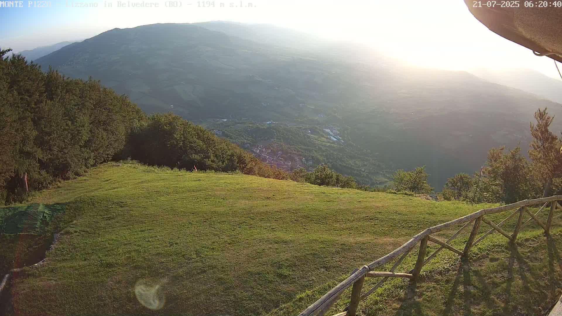 Parco Corno alle Scale, Mount Pizzo Paragliding Runway  Live Cam - Lizzano in Belvedere, Emilia-Romagna, Italy