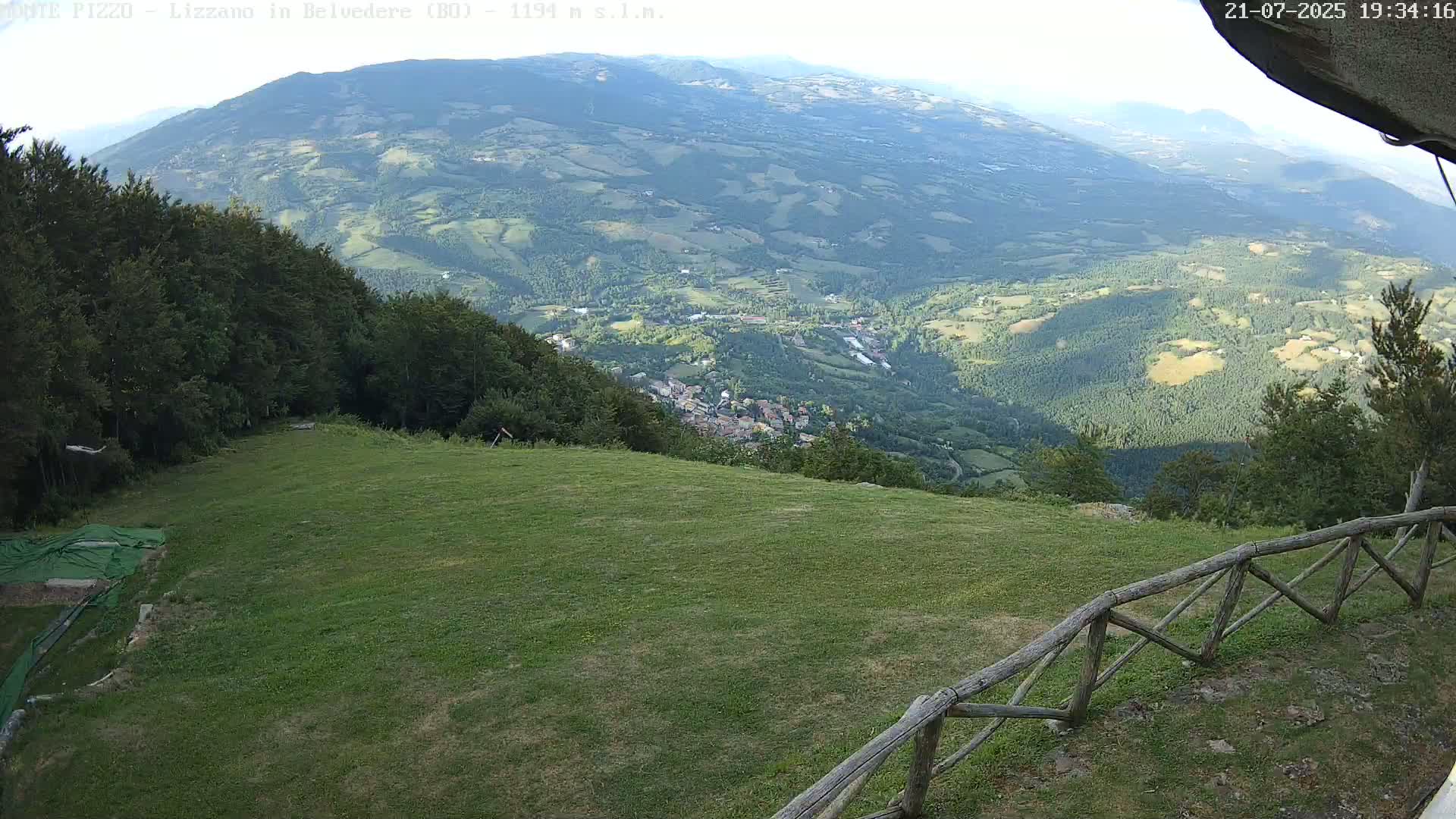 Parco Corno alle Scale, Mount Pizzo Paragliding Runway  Live Cam - Lizzano in Belvedere, Emilia-Romagna, Italy