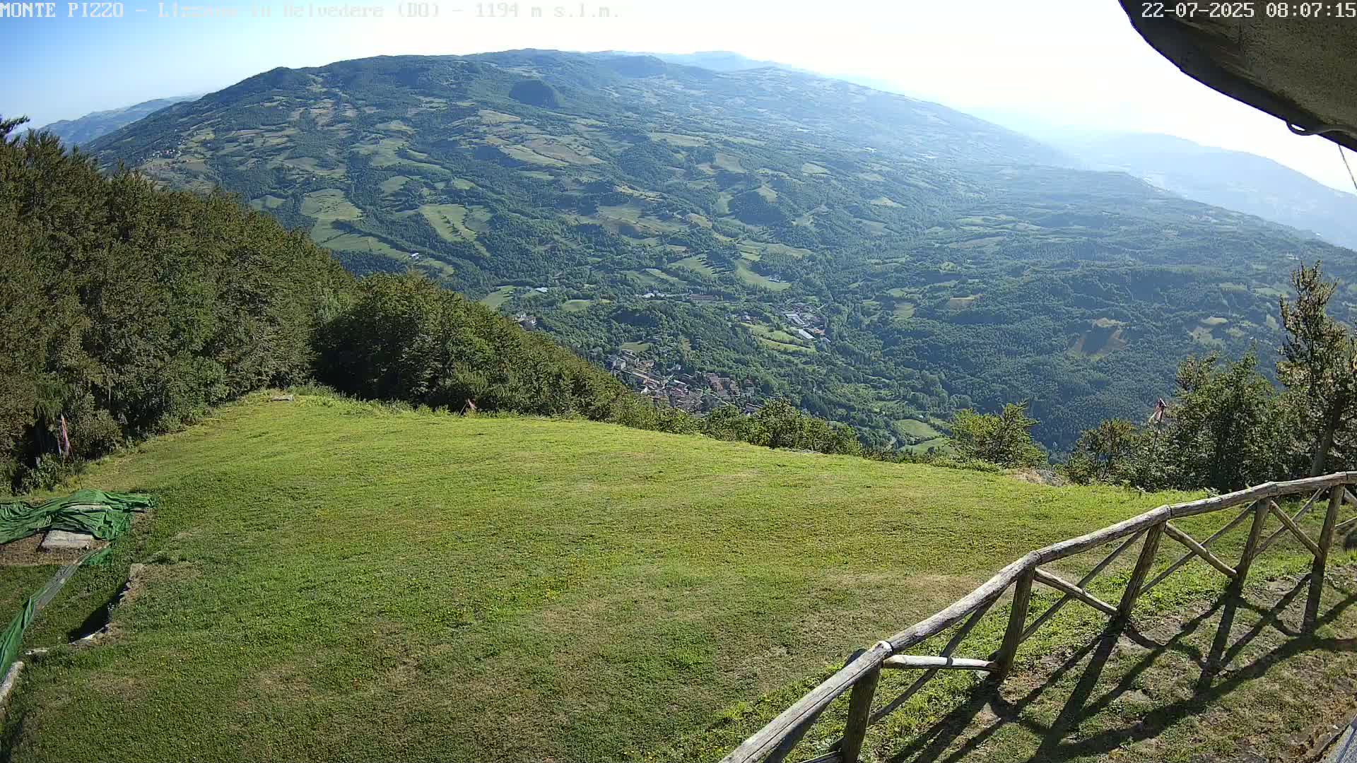 Parco Corno alle Scale, Mount Pizzo Paragliding Runway  Live Cam - Lizzano in Belvedere, Emilia-Romagna, Italy