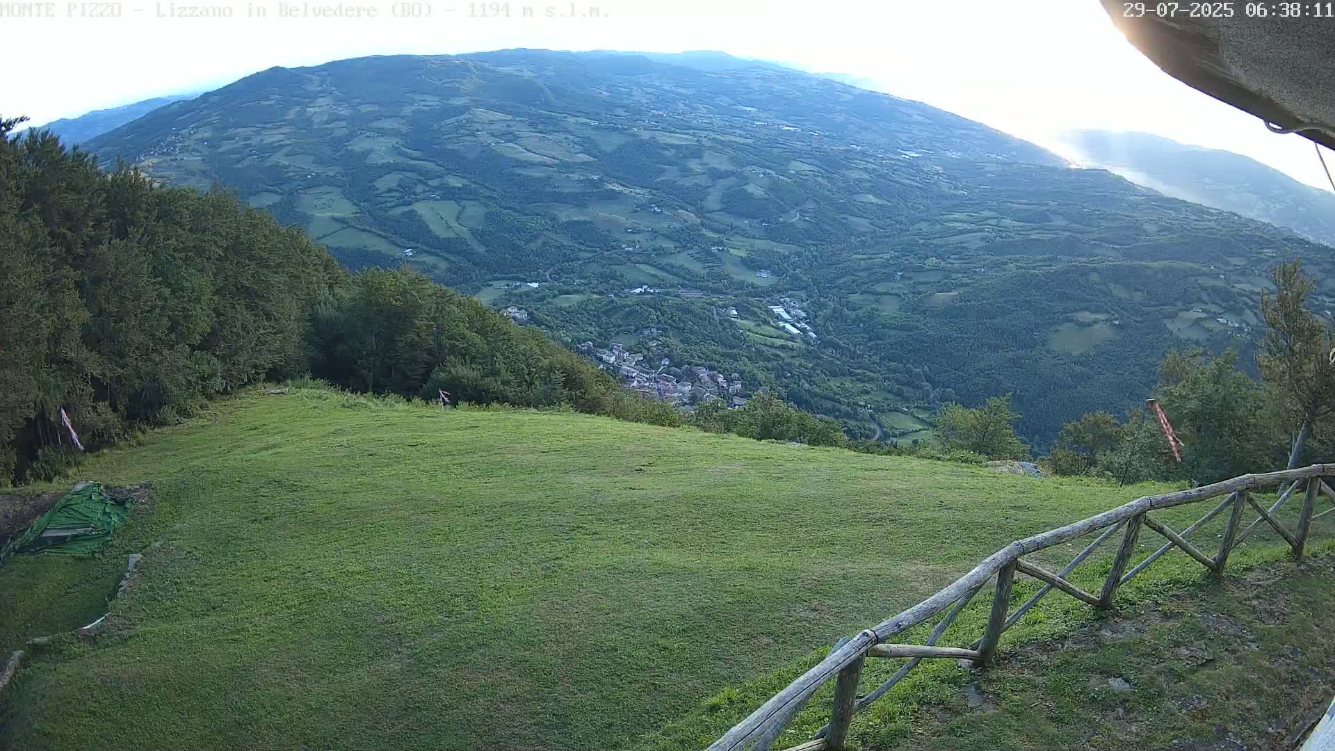 Parco Corno alle Scale, Mount Pizzo Paragliding Runway  Live Cam - Lizzano in Belvedere, Emilia-Romagna, Italy