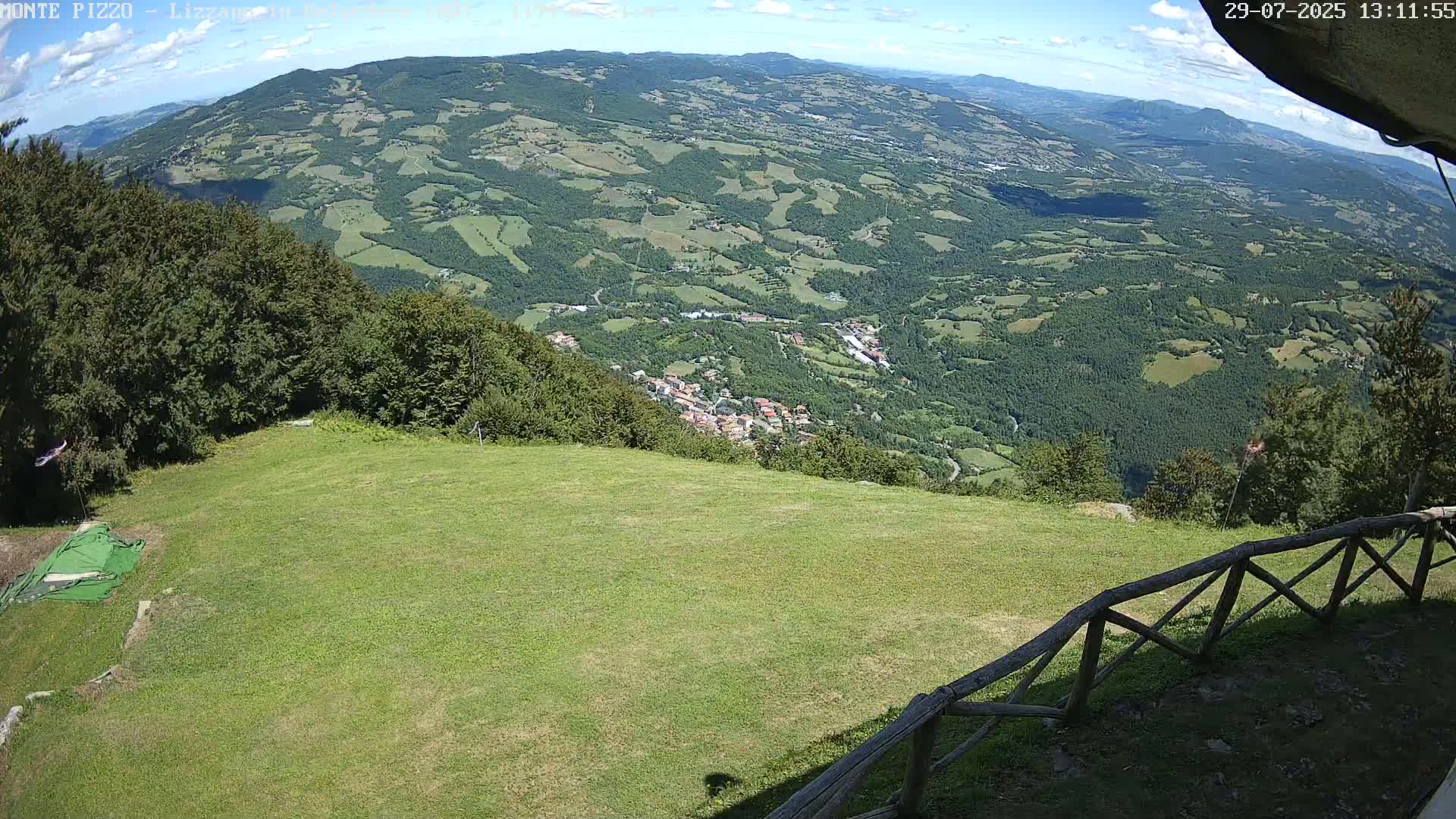 Parco Corno alle Scale, Mount Pizzo Paragliding Runway  Live Cam - Lizzano in Belvedere, Emilia-Romagna, Italy