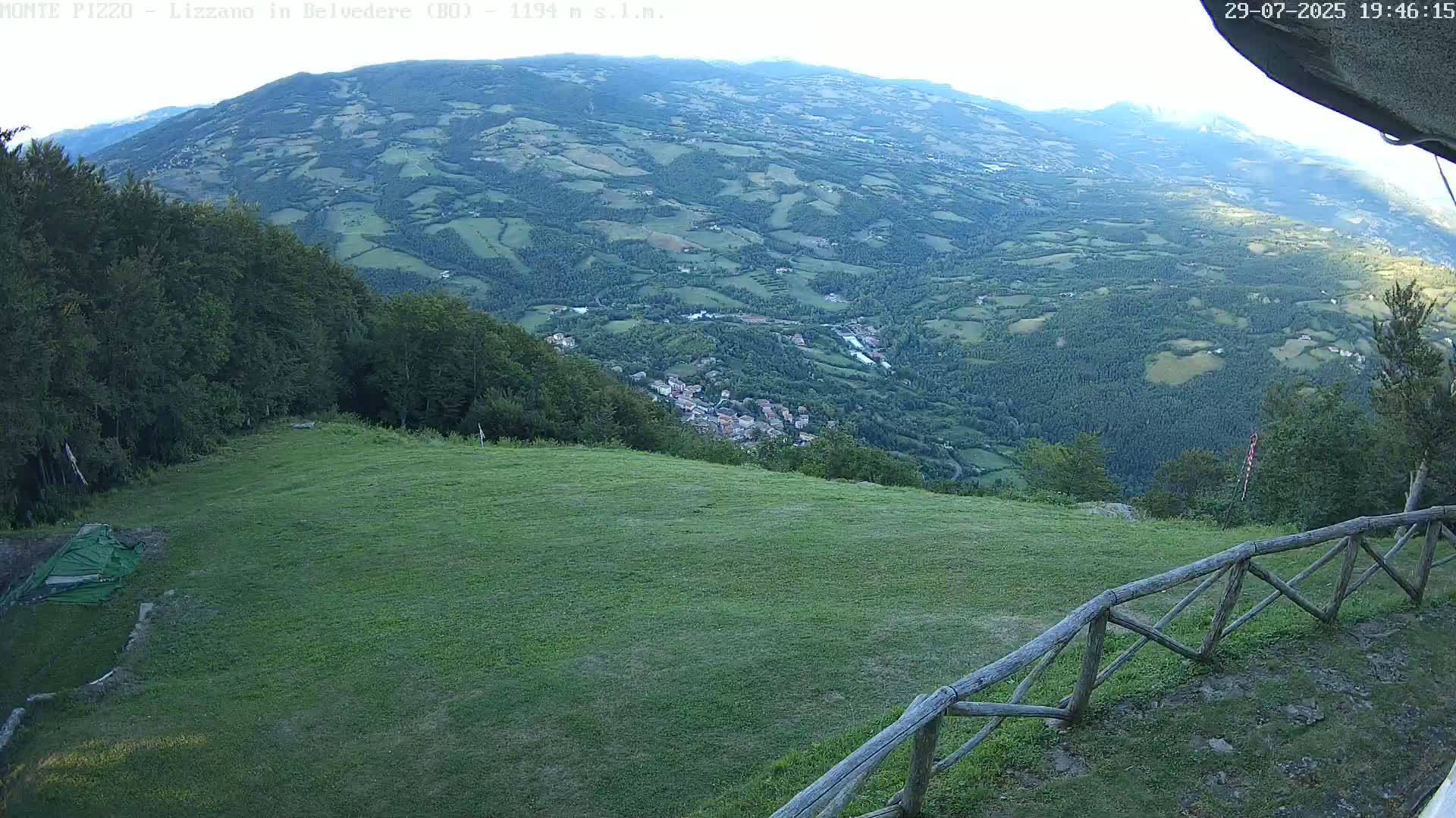 Parco Corno alle Scale, Mount Pizzo Paragliding Runway  Live Cam - Lizzano in Belvedere, Emilia-Romagna, Italy