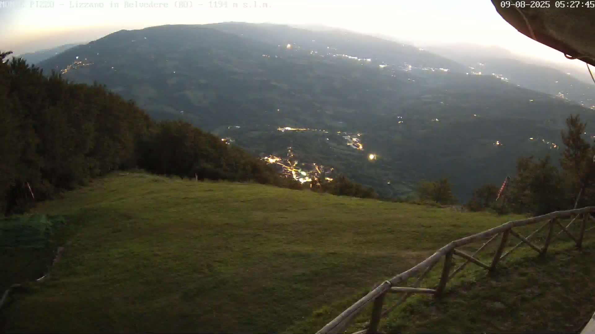 Parco Corno alle Scale, Mount Pizzo Paragliding Runway  Live Cam - Lizzano in Belvedere, Emilia-Romagna, Italy