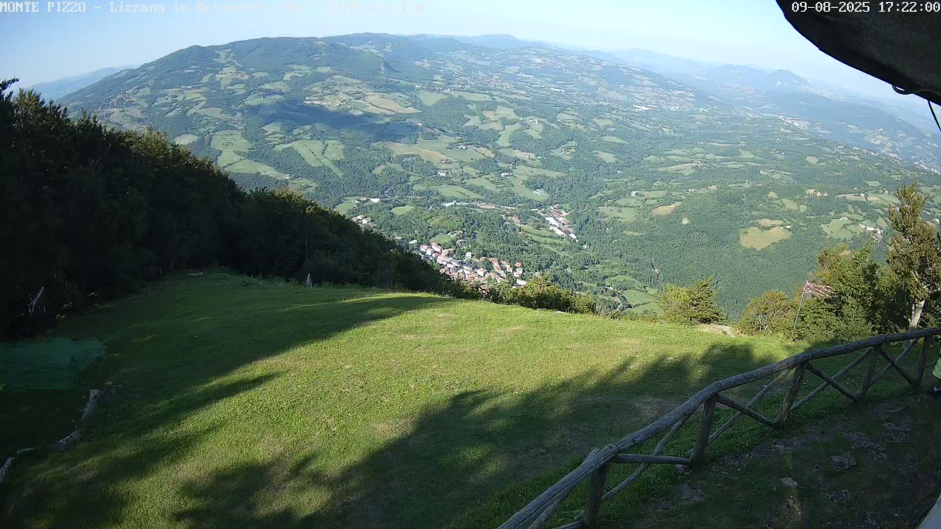Parco Corno alle Scale, Mount Pizzo Paragliding Runway  Live Cam - Lizzano in Belvedere, Emilia-Romagna, Italy
