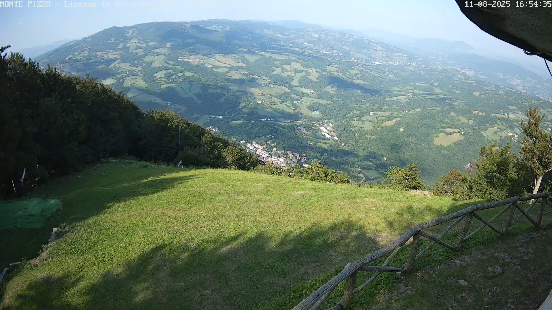 Parco Corno alle Scale, Mount Pizzo Paragliding Runway  Live Cam - Lizzano in Belvedere, Emilia-Romagna, Italy