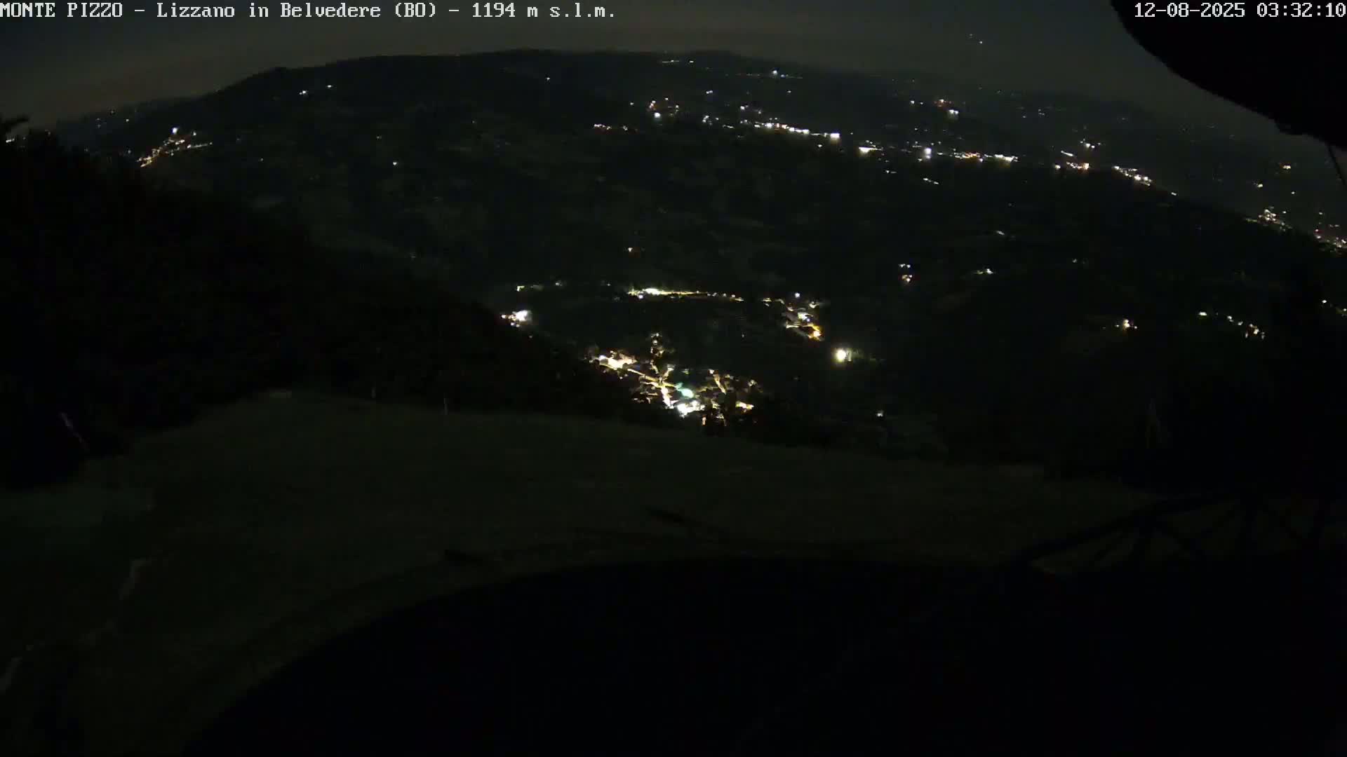 Parco Corno alle Scale, Mount Pizzo Paragliding Runway  Live Cam - Lizzano in Belvedere, Emilia-Romagna, Italy