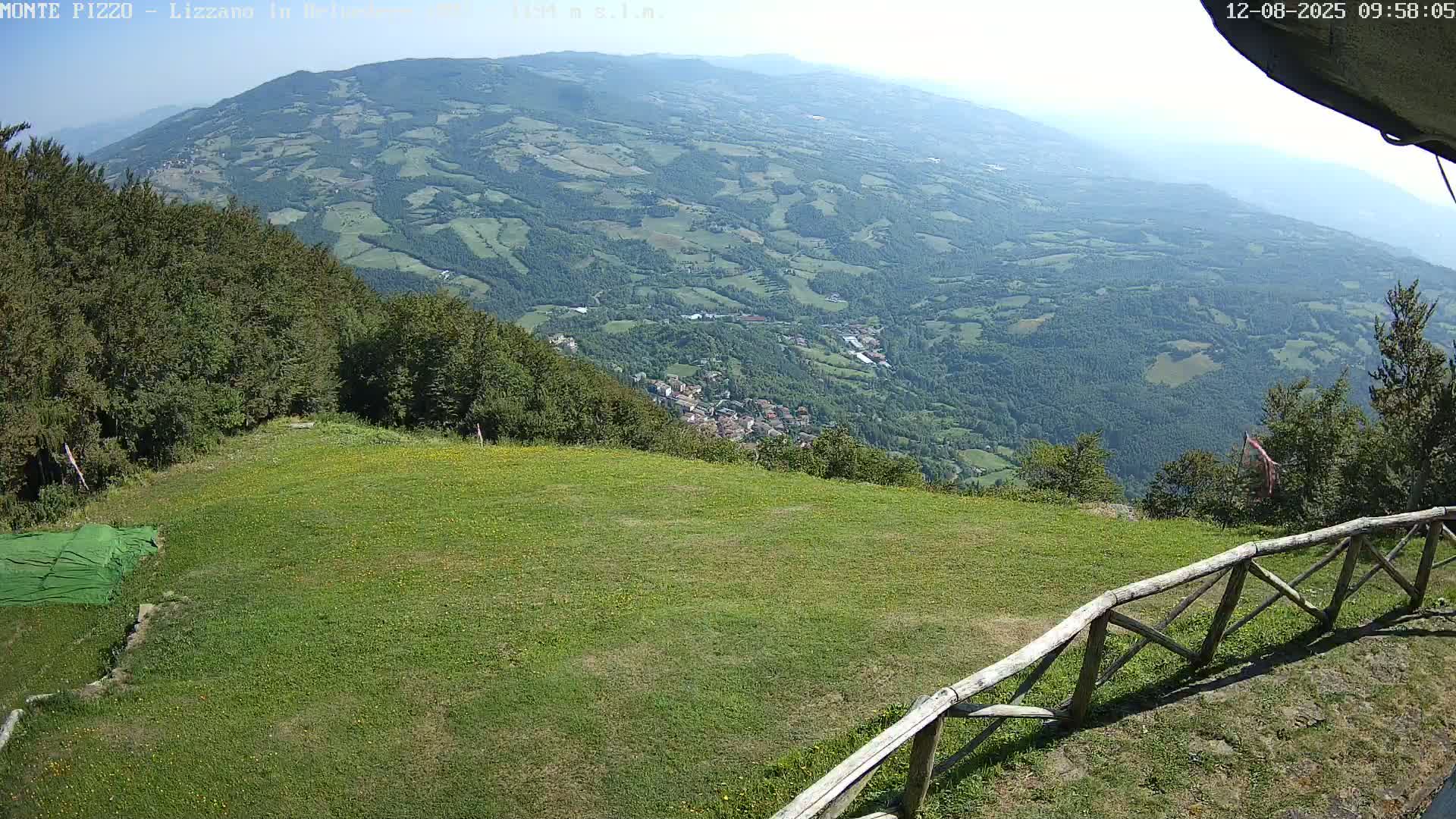 Parco Corno alle Scale, Mount Pizzo Paragliding Runway  Live Cam - Lizzano in Belvedere, Emilia-Romagna, Italy