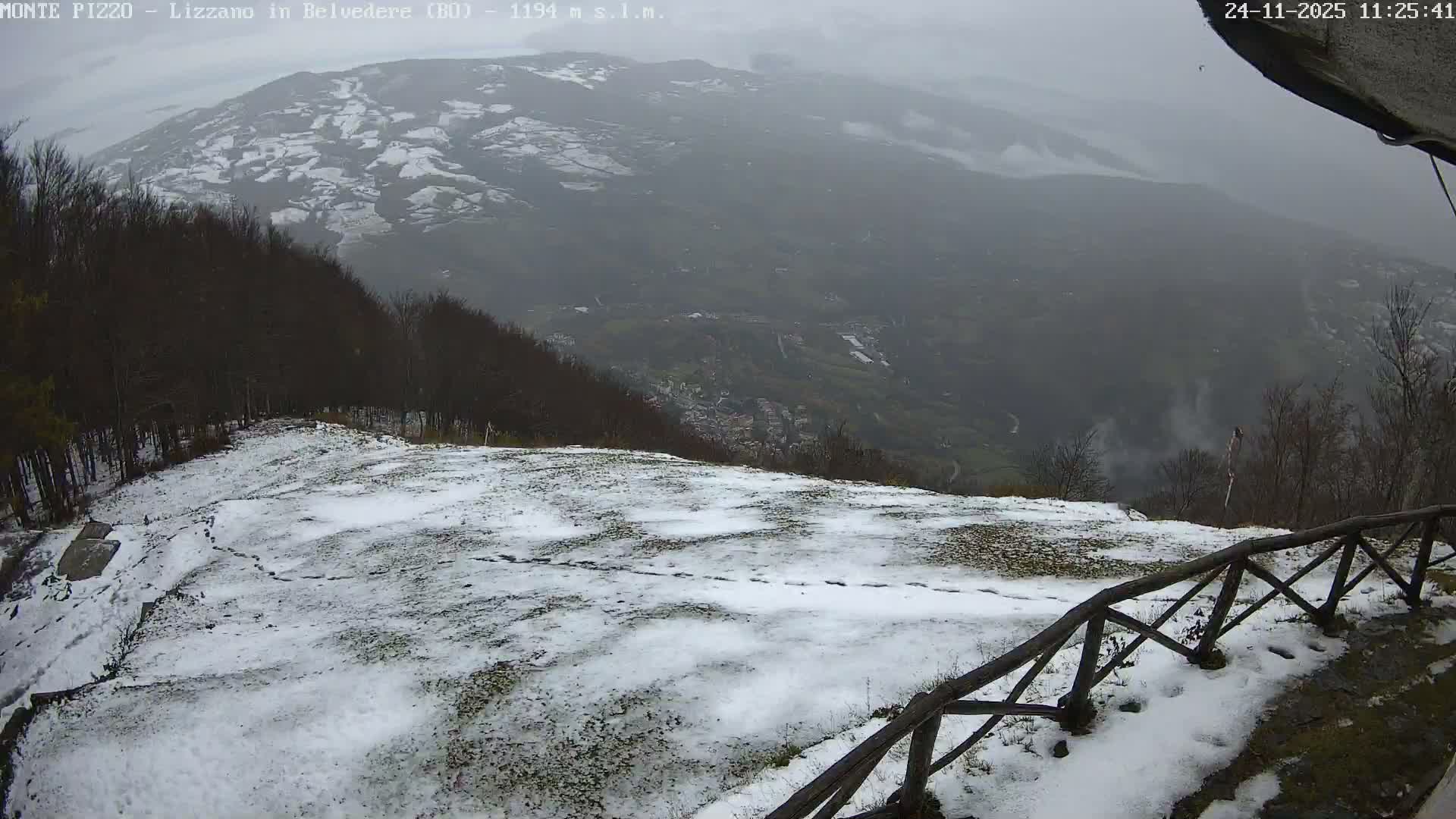 Parco Corno alle Scale, Mount Pizzo Paragliding Runway  Live Cam - Lizzano in Belvedere, Emilia-Romagna, Italy