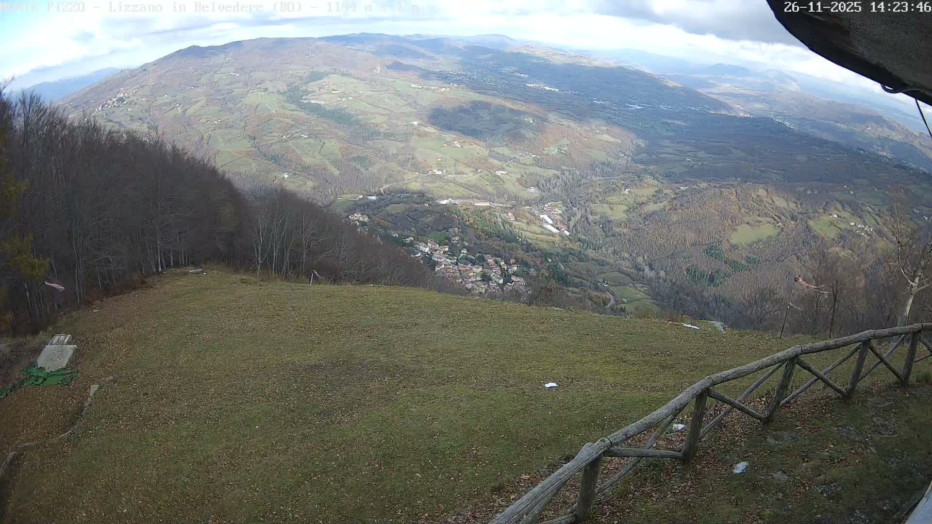 Parco Corno alle Scale, Mount Pizzo Paragliding Runway  Live Cam - Lizzano in Belvedere, Emilia-Romagna, Italy