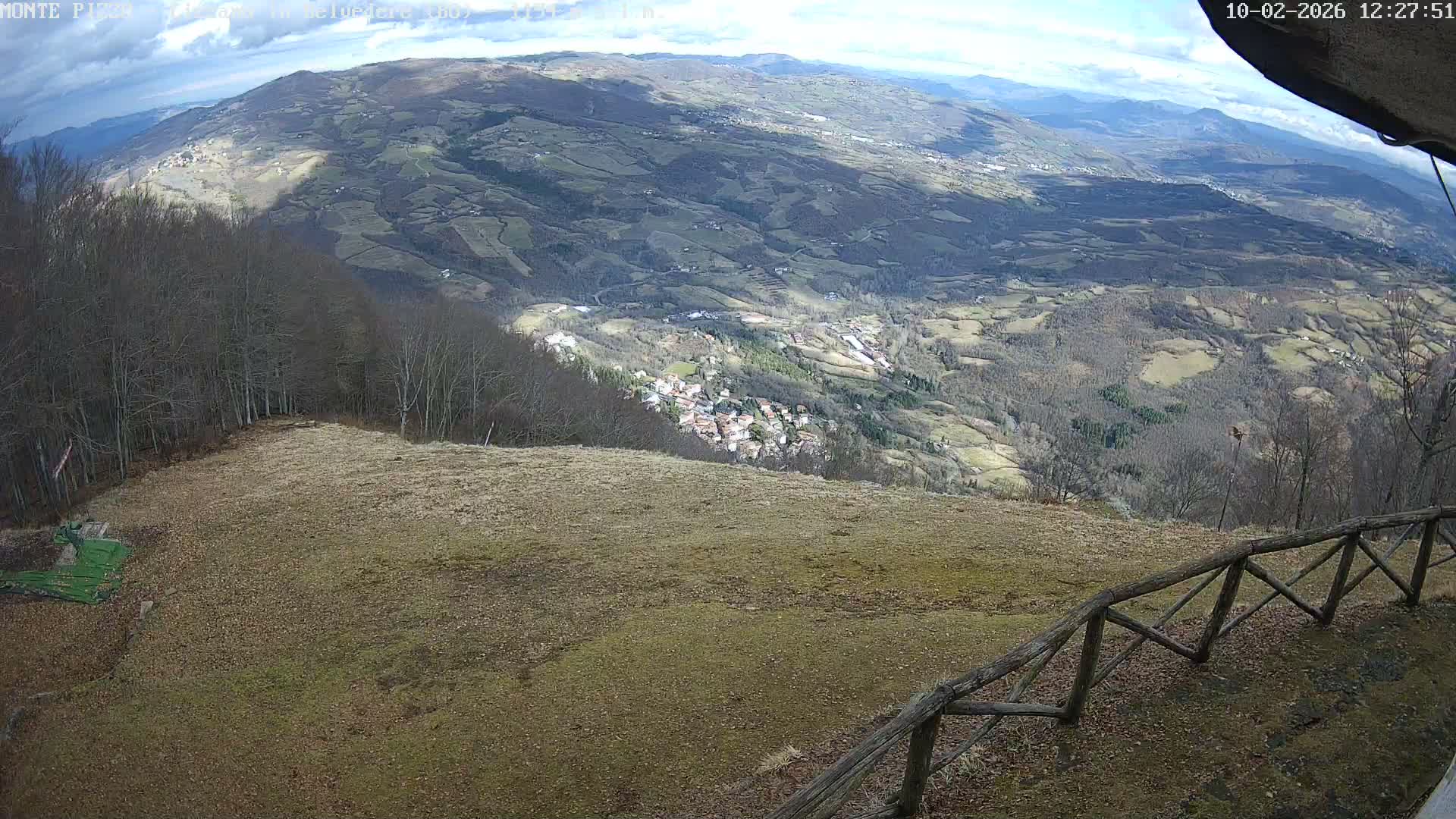 Parco Corno alle Scale, Mount Pizzo Paragliding Runway  Live Cam - Lizzano in Belvedere, Emilia-Romagna, Italy