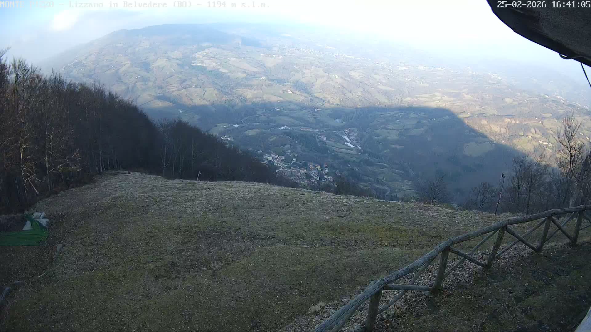Parco Corno alle Scale, Mount Pizzo Paragliding Runway  Live Cam - Lizzano in Belvedere, Emilia-Romagna, Italy