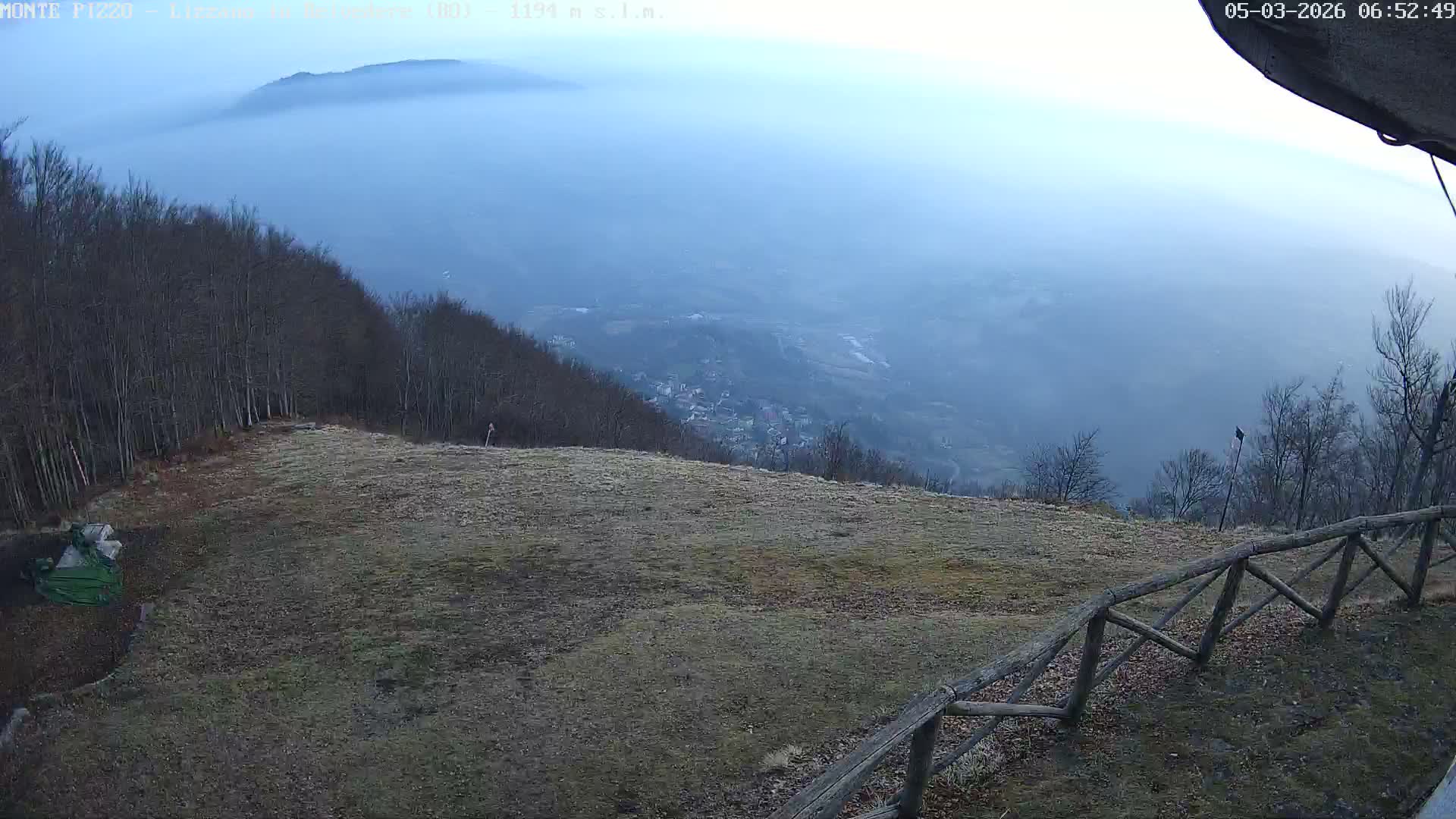 Parco Corno alle Scale, Mount Pizzo Paragliding Runway  Live Cam - Lizzano in Belvedere, Emilia-Romagna, Italy