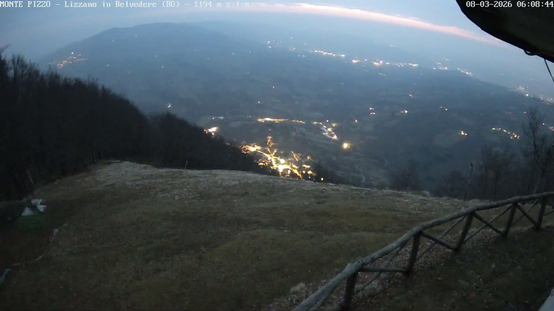 Parco Corno alle Scale, Mount Pizzo Paragliding Runway  Live Cam - Lizzano in Belvedere, Emilia-Romagna, Italy