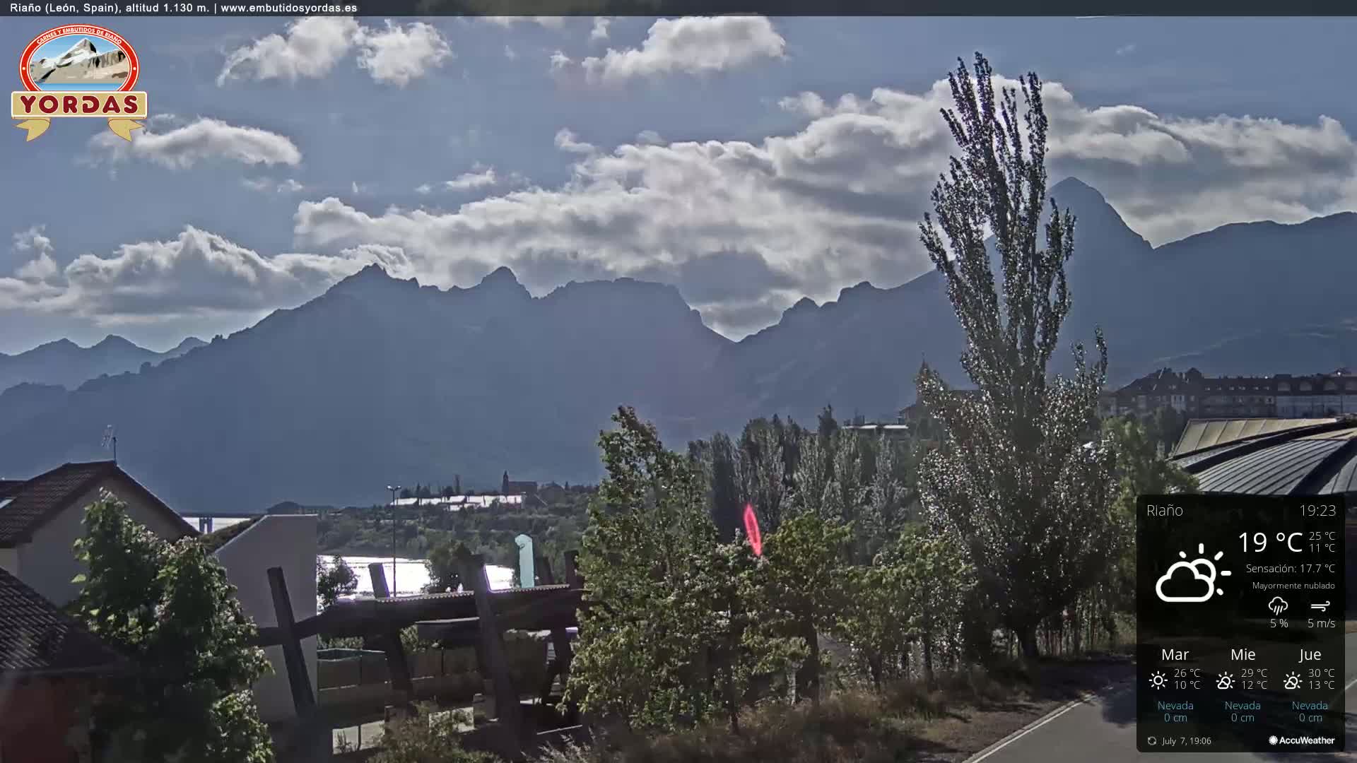 Yordas Peak (Pica Yordas) from Riaño Live Cam - León, Castile&León, Spain