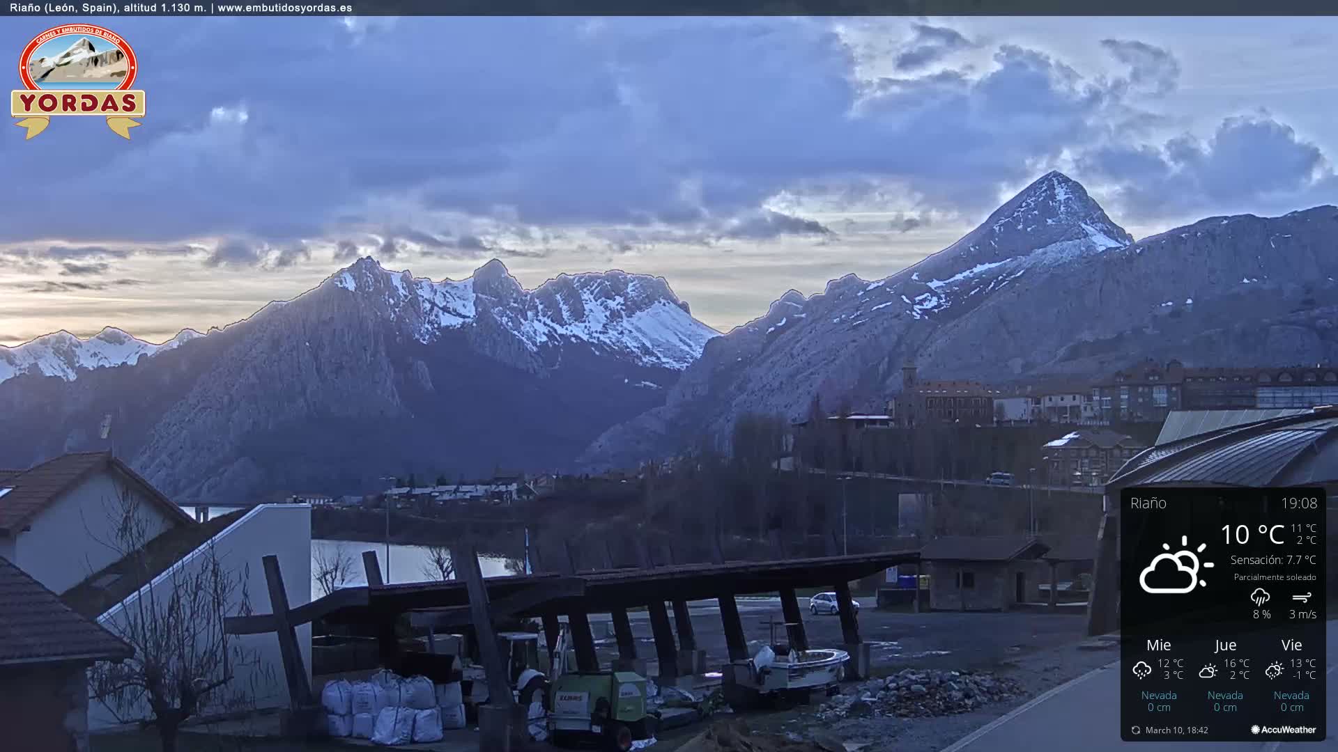 Yordas Peak (Pica Yordas) from Riaño Live Cam - León, Castile&León, Spain