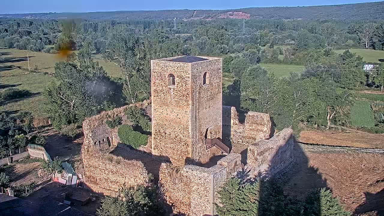 Villapadierna Castle Live Cam - León, Castile&León, Spain