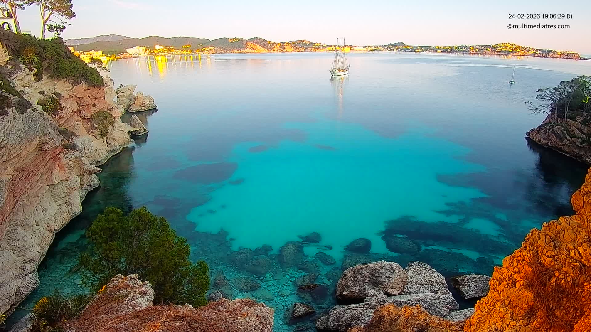 Mallorca Cala Fornells Bay  Live Cam - Balearic Islands, Spain