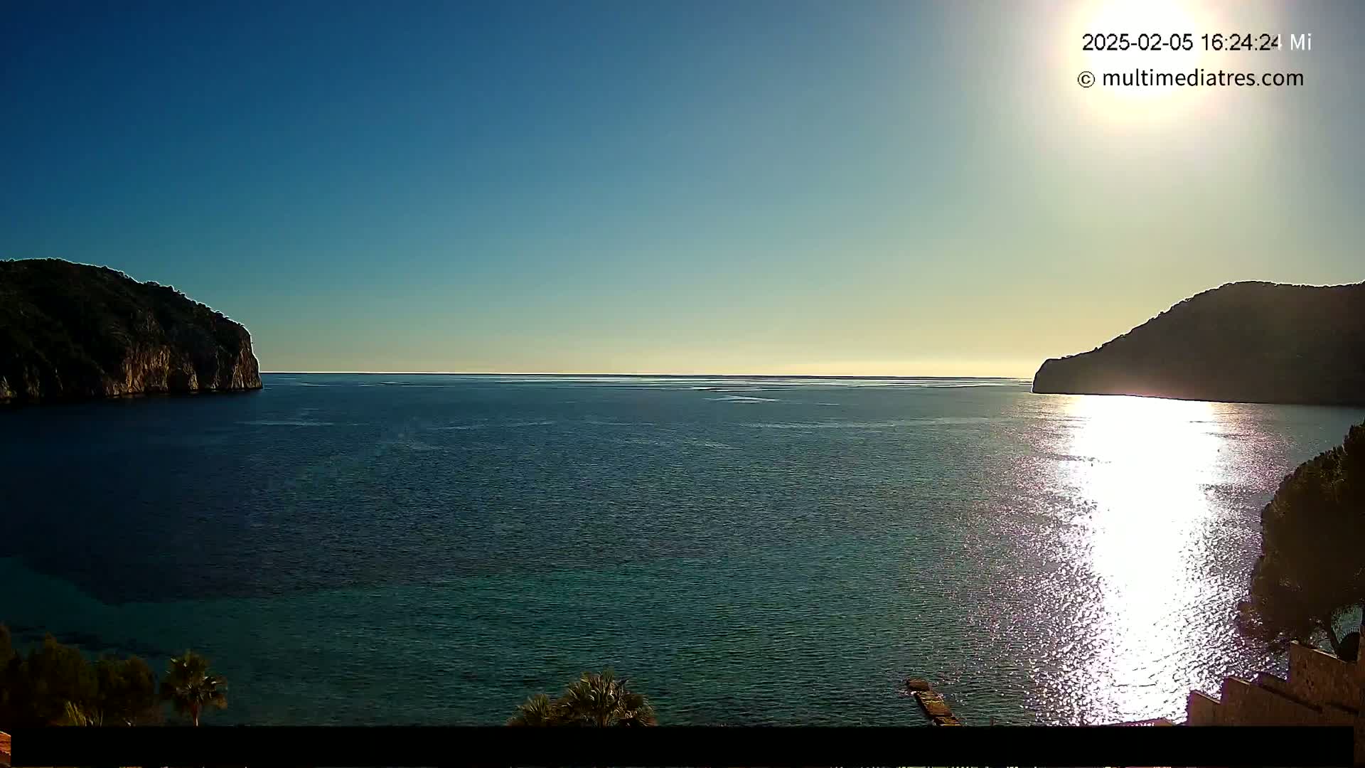 Mallorca Camp de Mar Roca Beach Live Cam - Balearic Islands, Spain