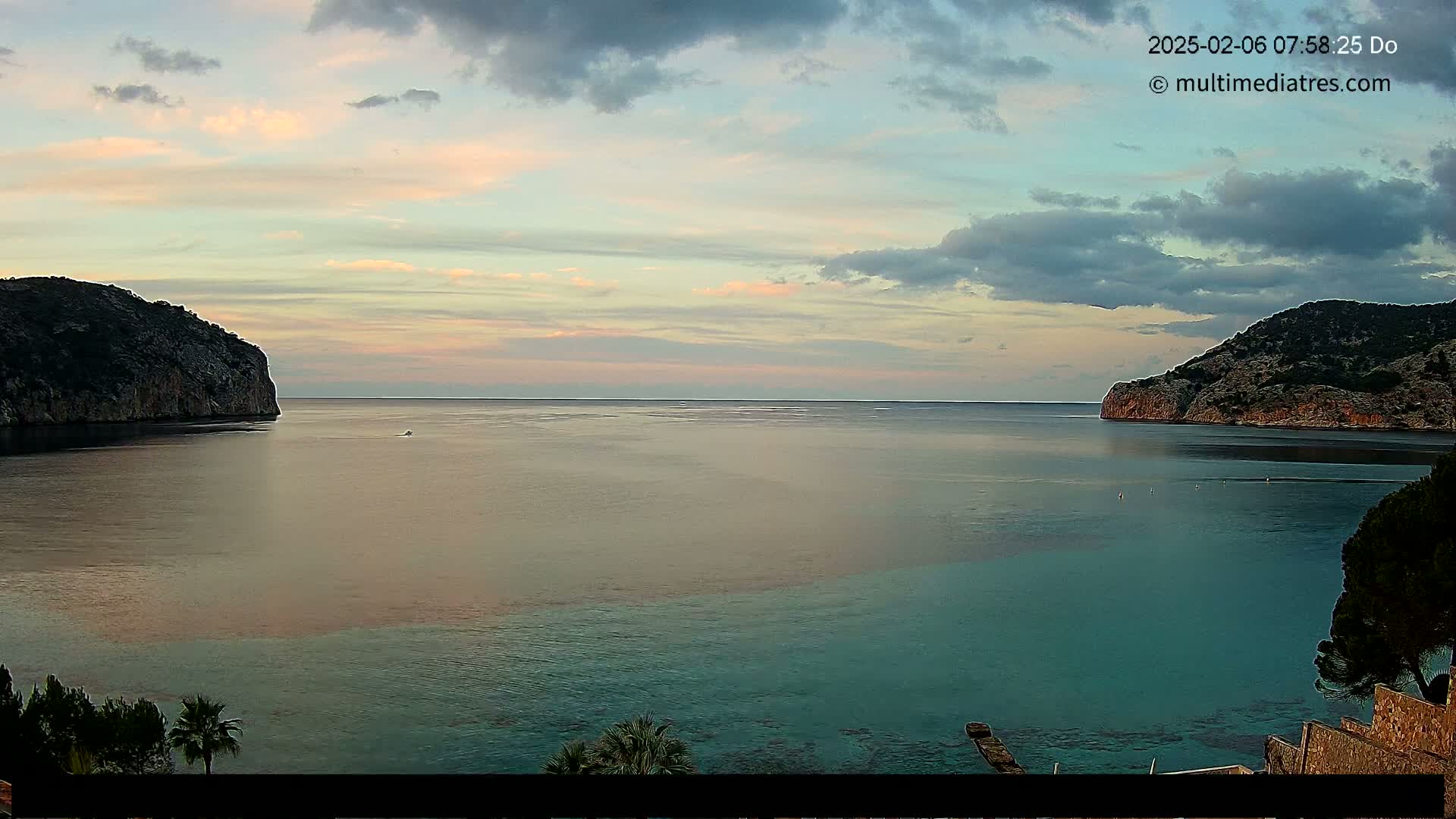 Mallorca Camp de Mar Roca Beach Live Cam - Balearic Islands, Spain