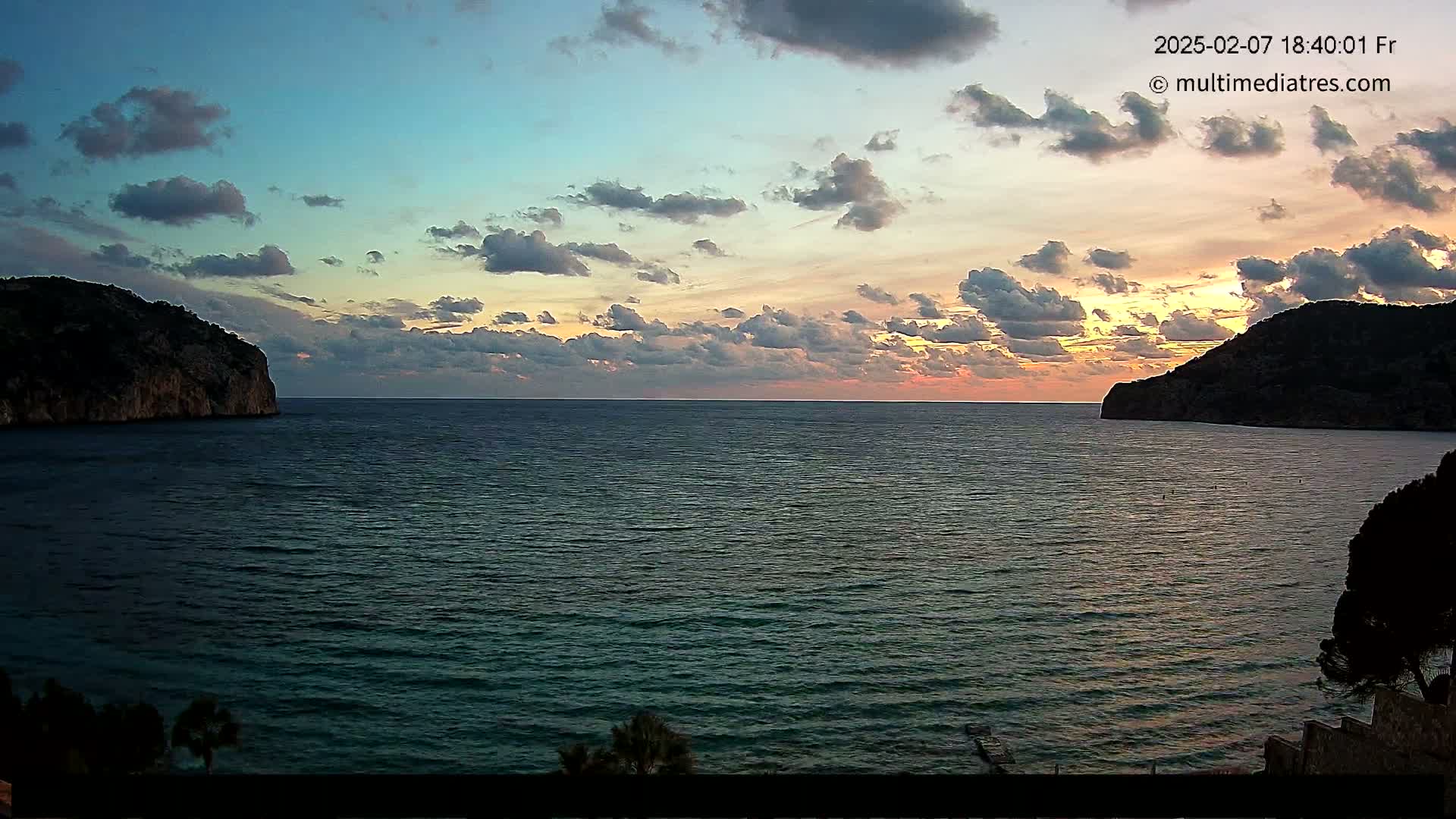 Mallorca Camp de Mar Roca Beach Live Cam - Balearic Islands, Spain