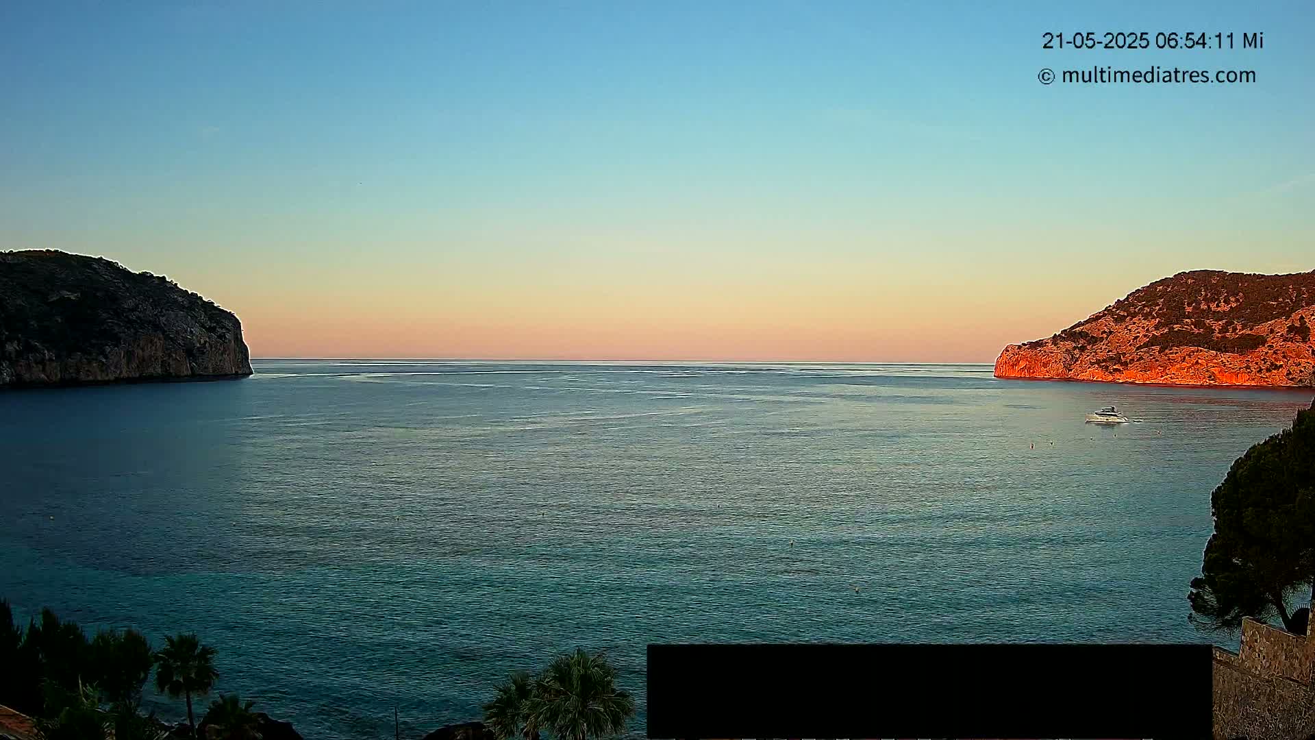 Mallorca Camp de Mar Roca Beach Live Cam - Balearic Islands, Spain