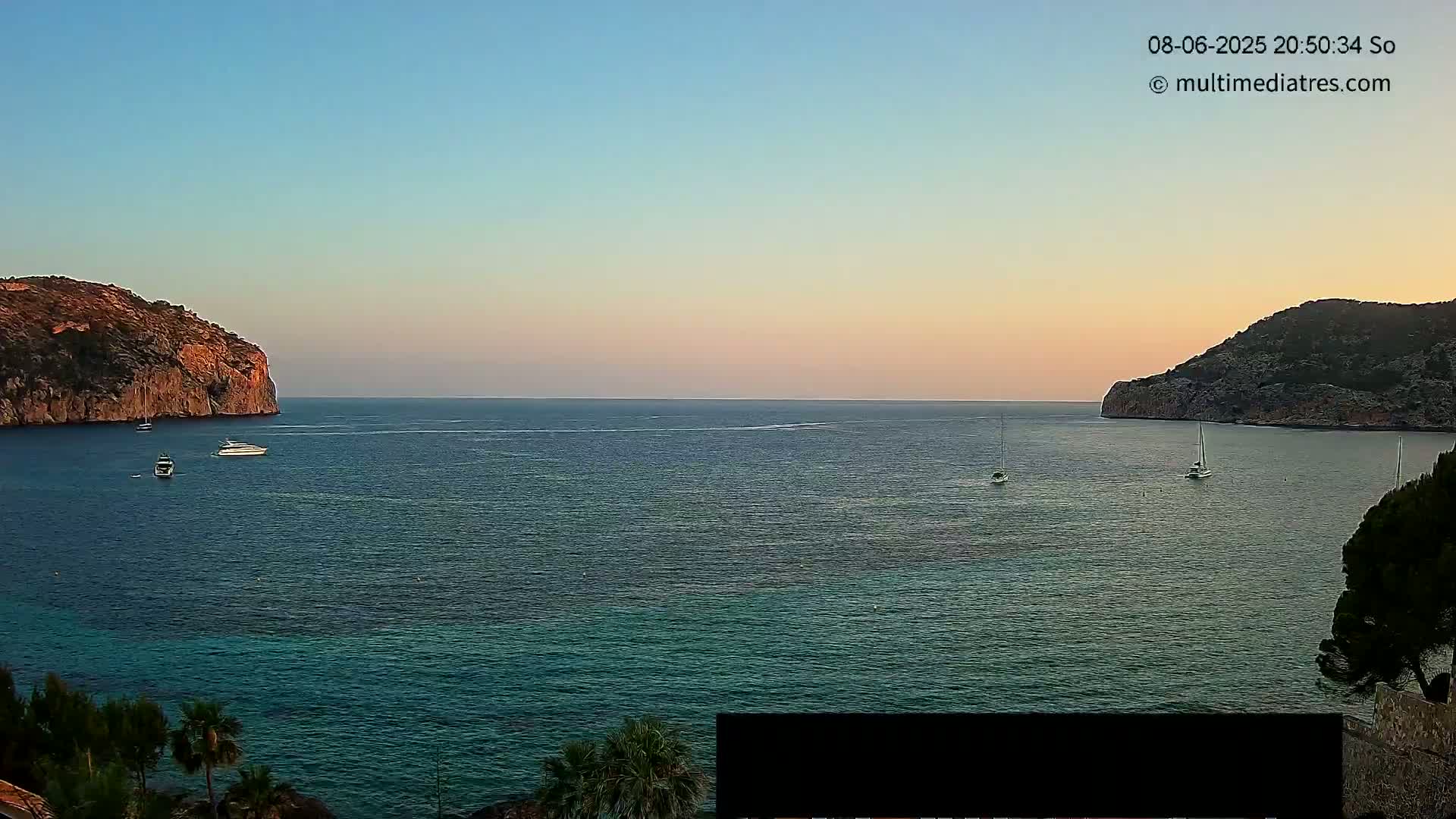 Mallorca Camp de Mar Roca Beach Live Cam - Balearic Islands, Spain