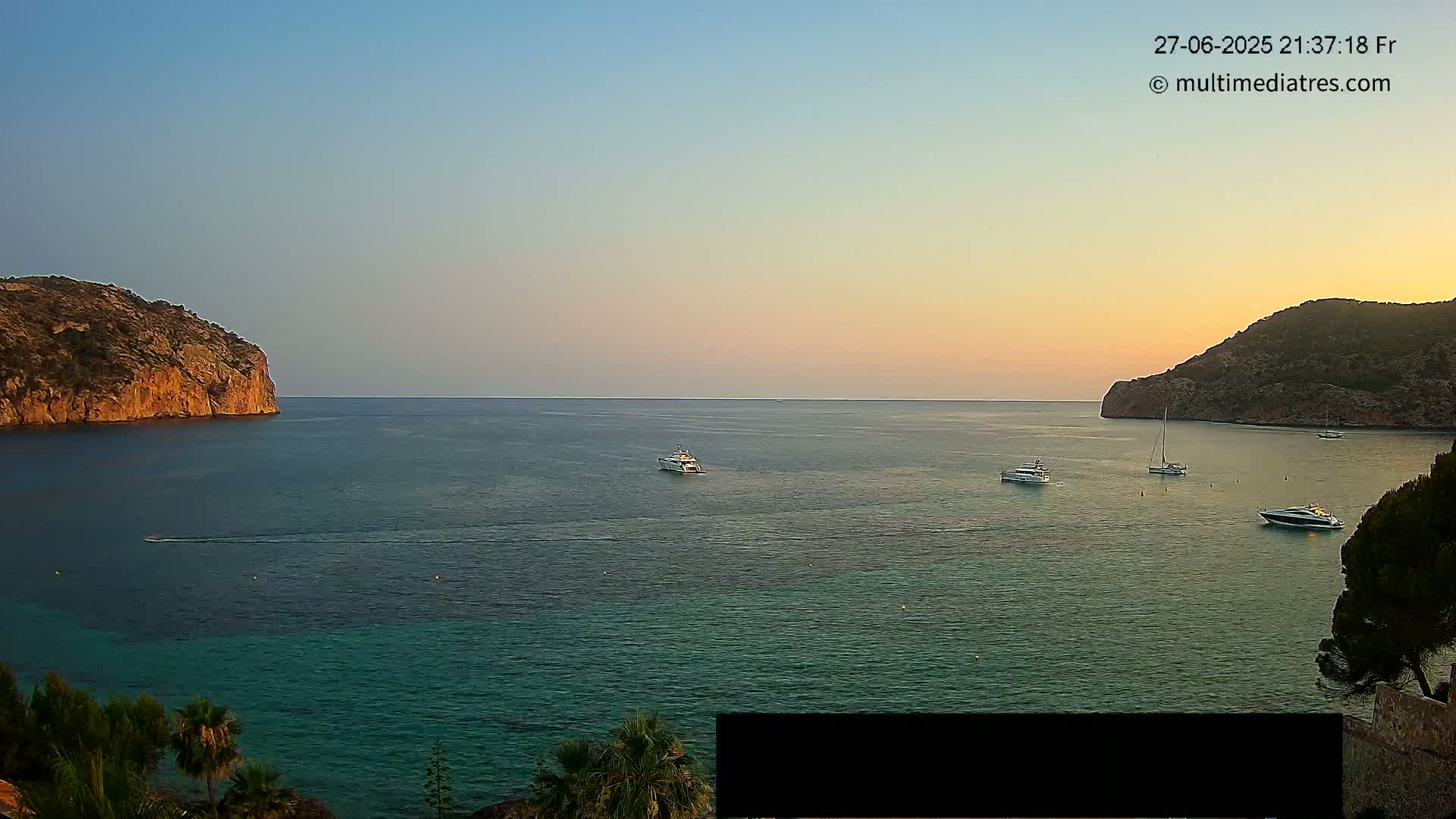 Mallorca Camp de Mar Roca Beach Live Cam - Balearic Islands, Spain