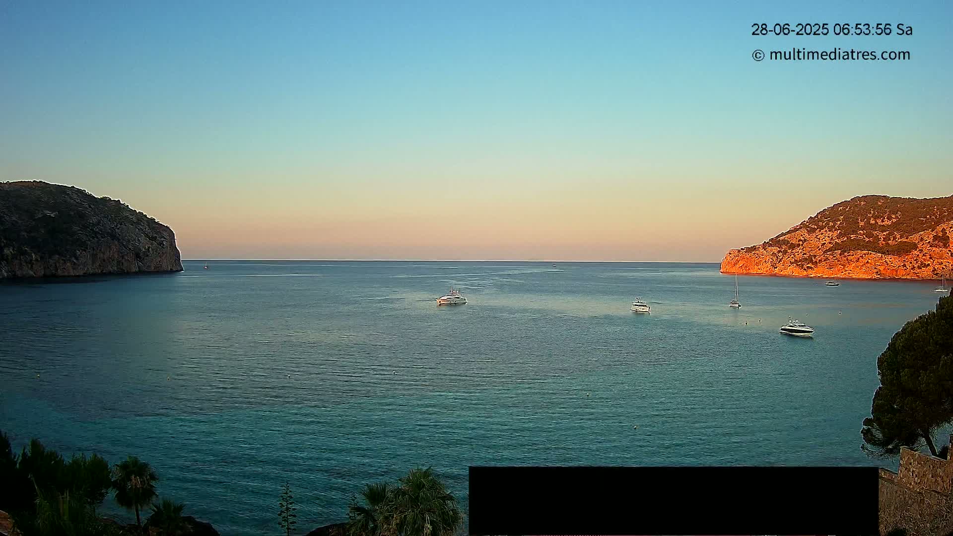 Mallorca Camp de Mar Roca Beach Live Cam - Balearic Islands, Spain
