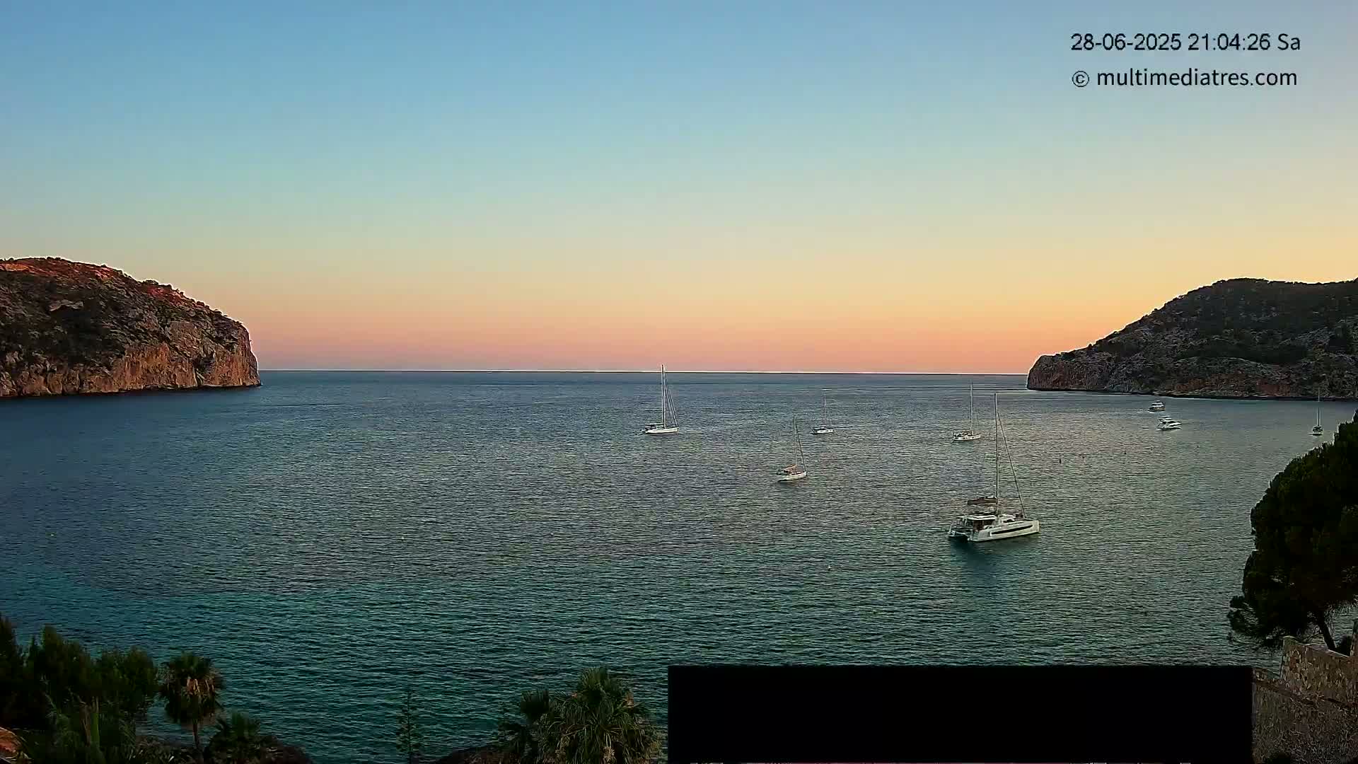 Mallorca Camp de Mar Roca Beach Live Cam - Balearic Islands, Spain