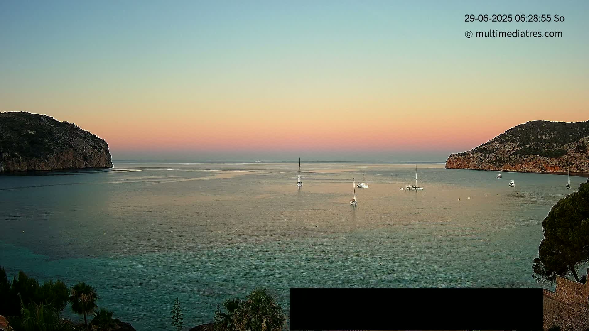 Mallorca Camp de Mar Roca Beach Live Cam - Balearic Islands, Spain