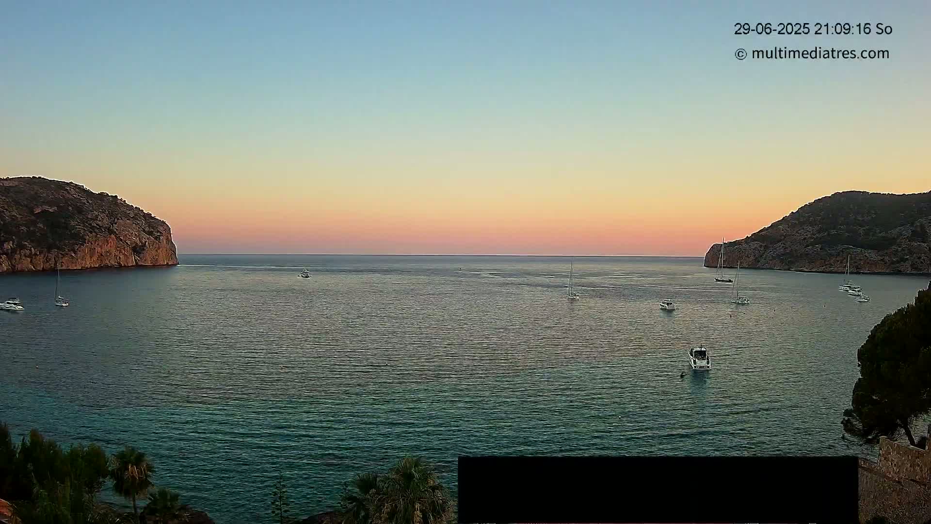 Mallorca Camp de Mar Roca Beach Live Cam - Balearic Islands, Spain