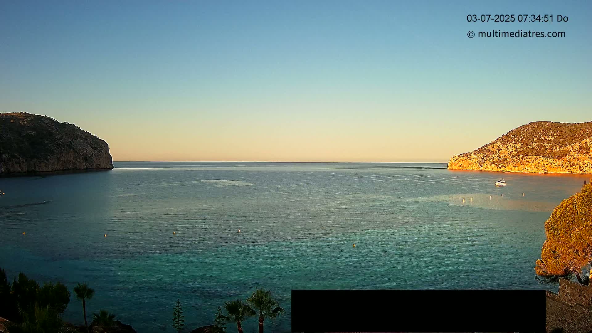 Mallorca Camp de Mar Roca Beach Live Cam - Balearic Islands, Spain
