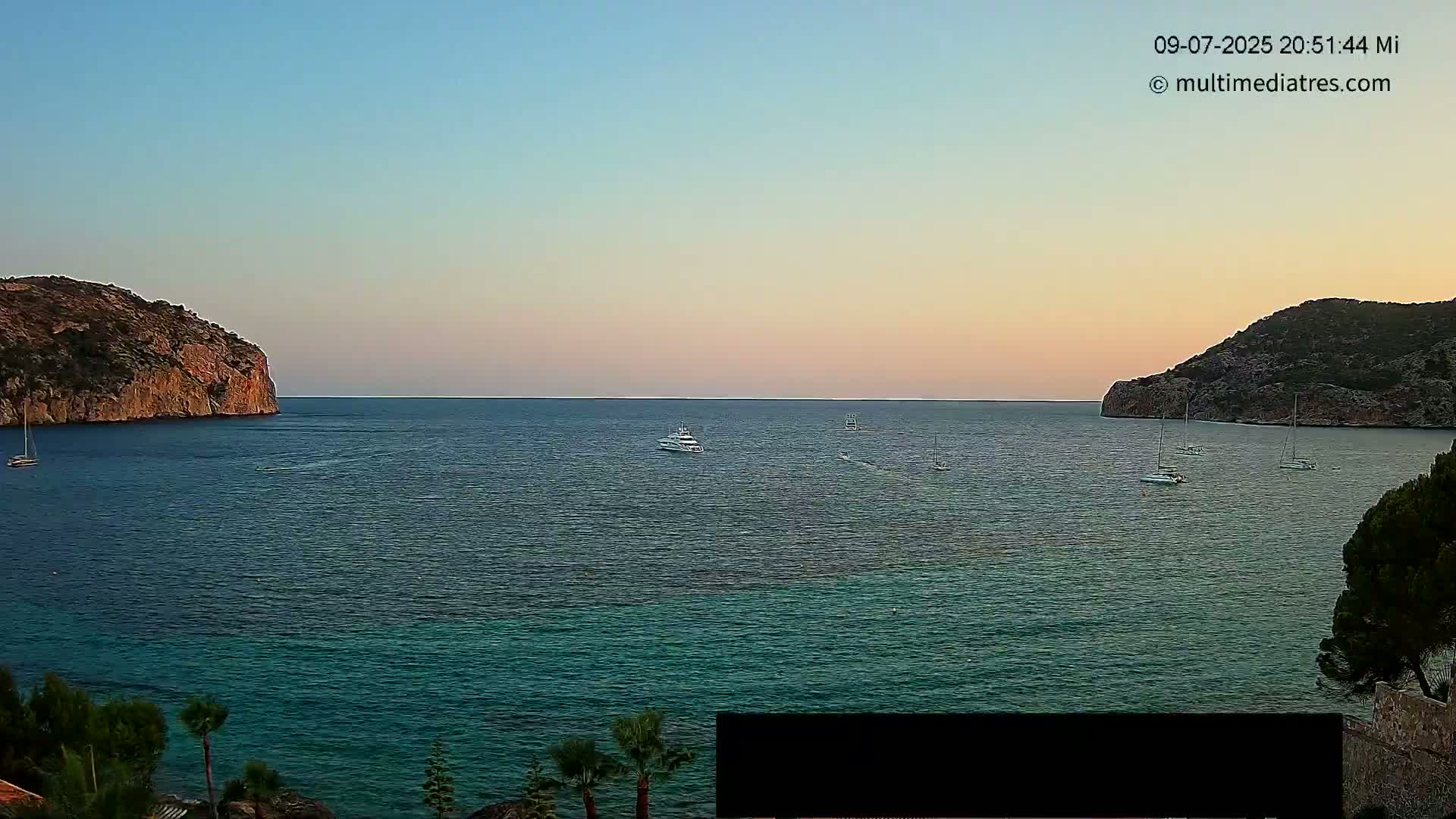 Mallorca Camp de Mar Roca Beach Live Cam - Balearic Islands, Spain