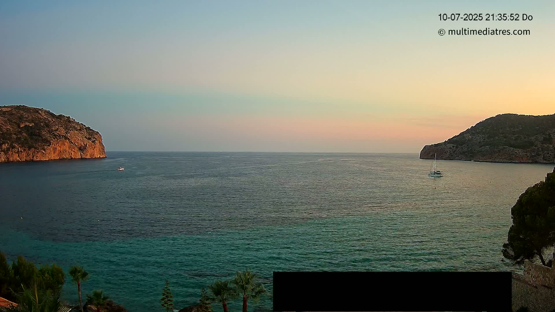 Mallorca Camp de Mar Roca Beach Live Cam - Balearic Islands, Spain