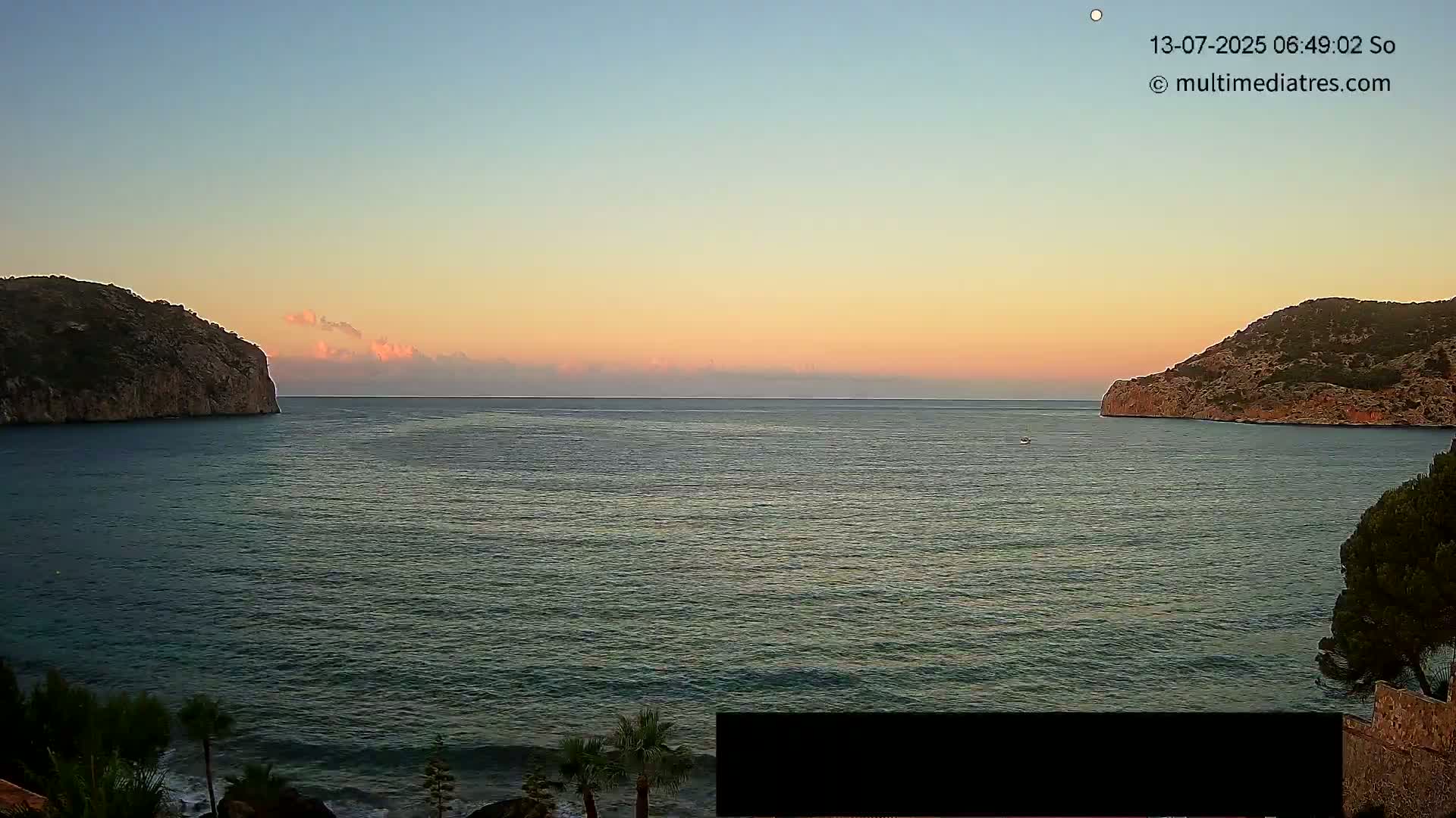 Mallorca Camp de Mar Roca Beach Live Cam - Balearic Islands, Spain