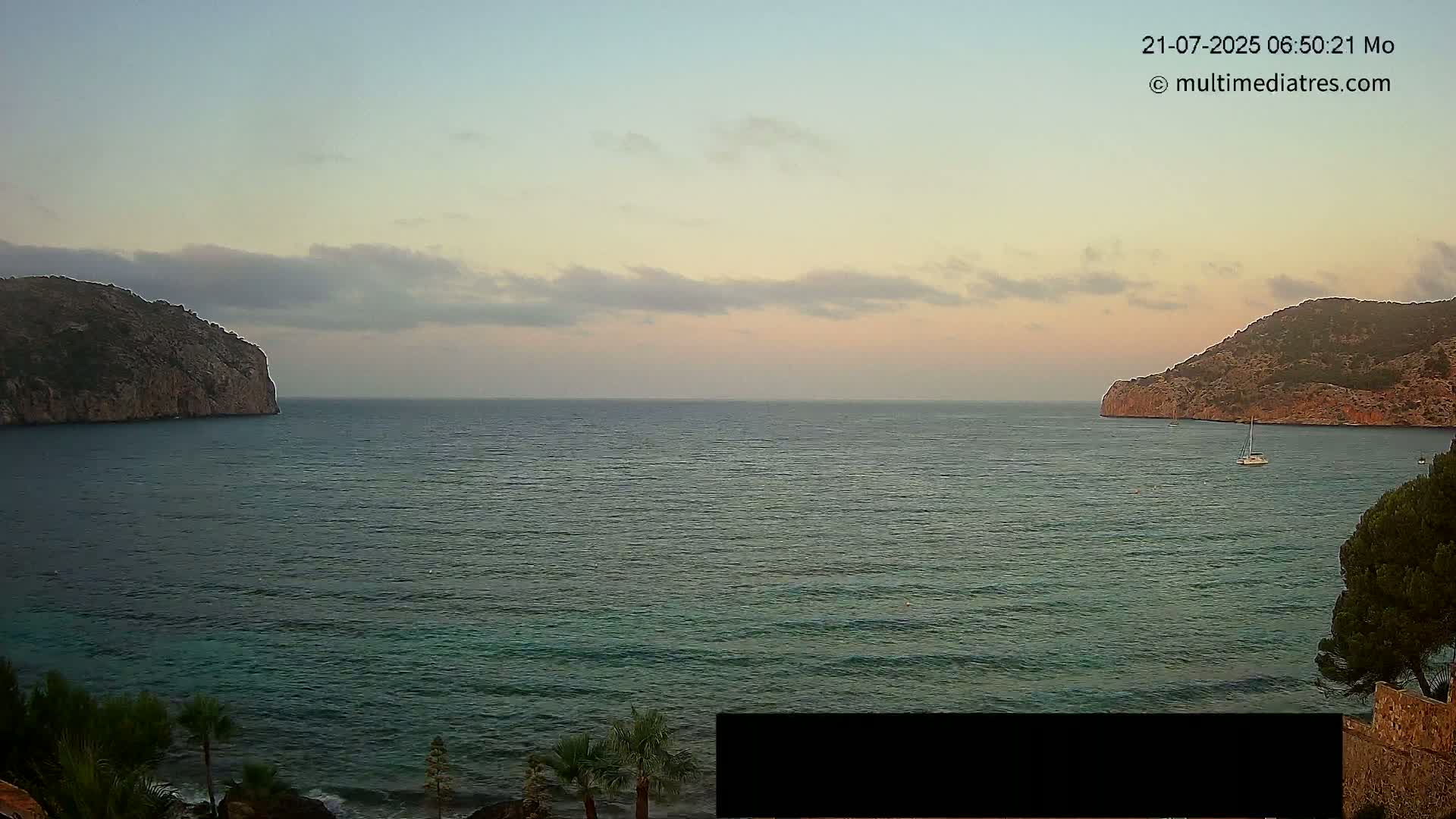 Mallorca Camp de Mar Roca Beach Live Cam - Balearic Islands, Spain