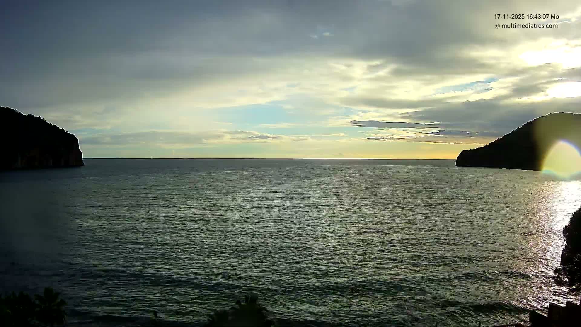 Mallorca Camp de Mar Roca Beach Live Cam - Balearic Islands, Spain