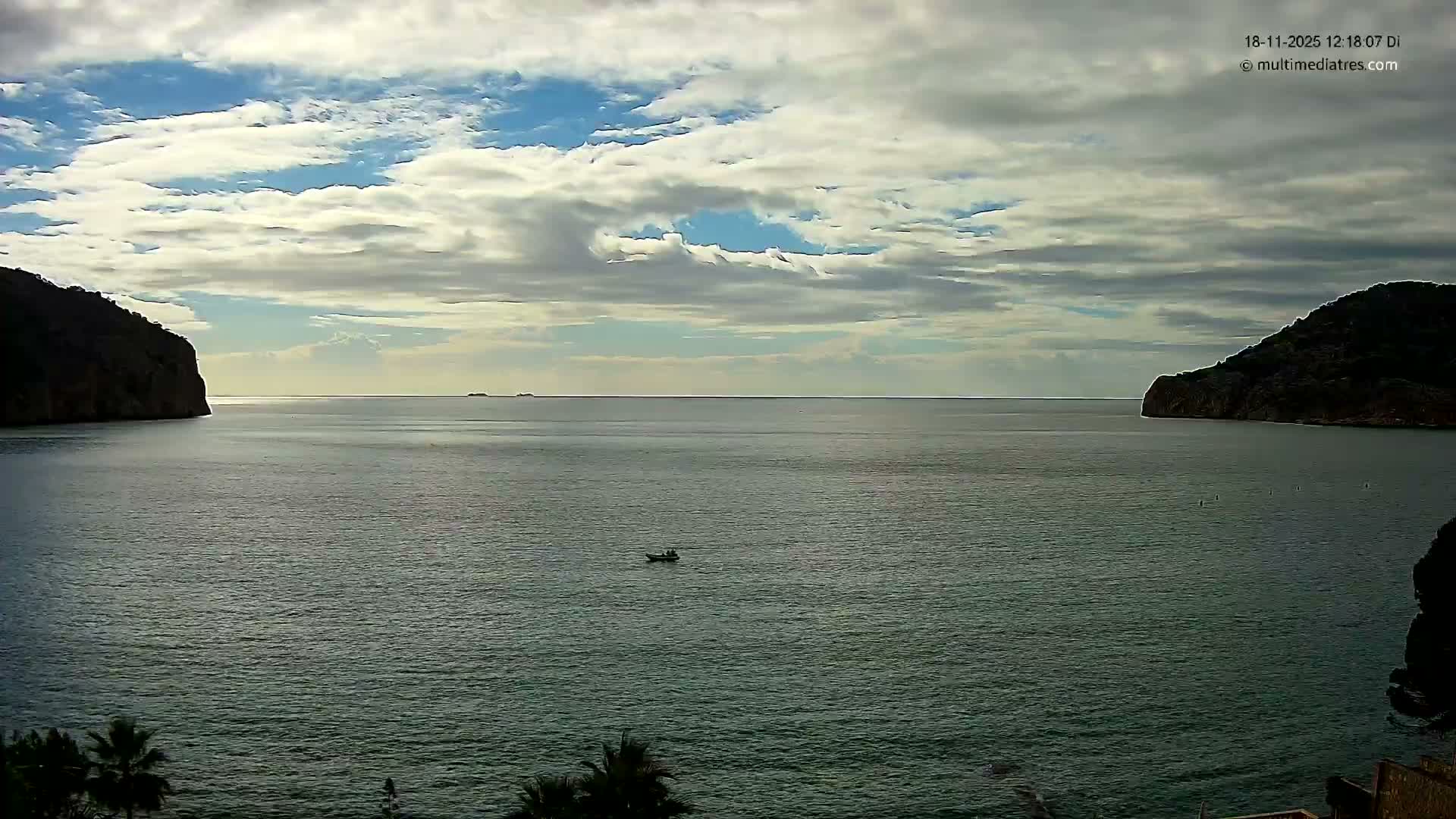 Mallorca Camp de Mar Roca Beach Live Cam - Balearic Islands, Spain