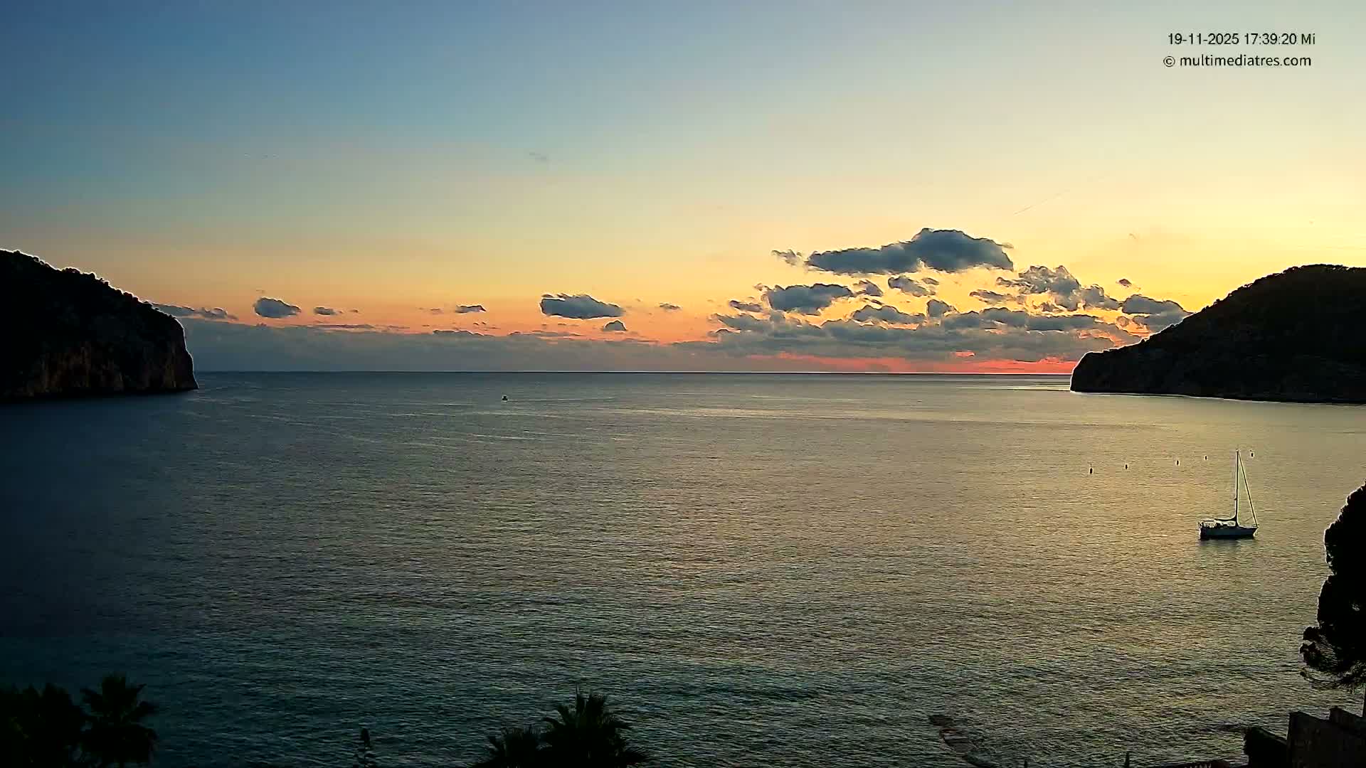 Mallorca Camp de Mar Roca Beach Live Cam - Balearic Islands, Spain