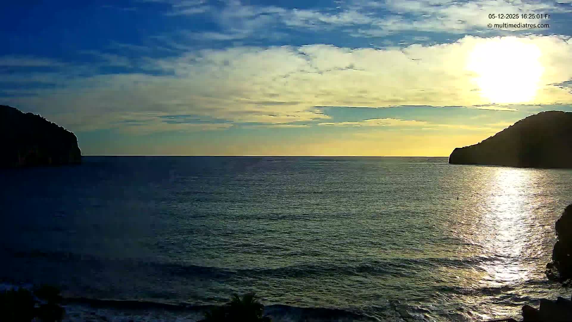 Mallorca Camp de Mar Roca Beach Live Cam - Balearic Islands, Spain